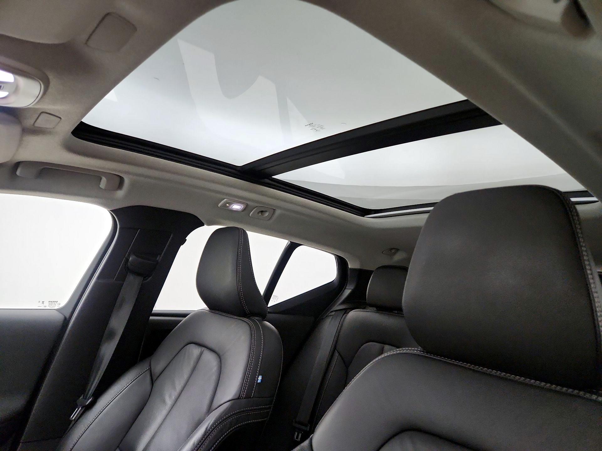 Thumbnail: 2023 Volvo XC40 - 19