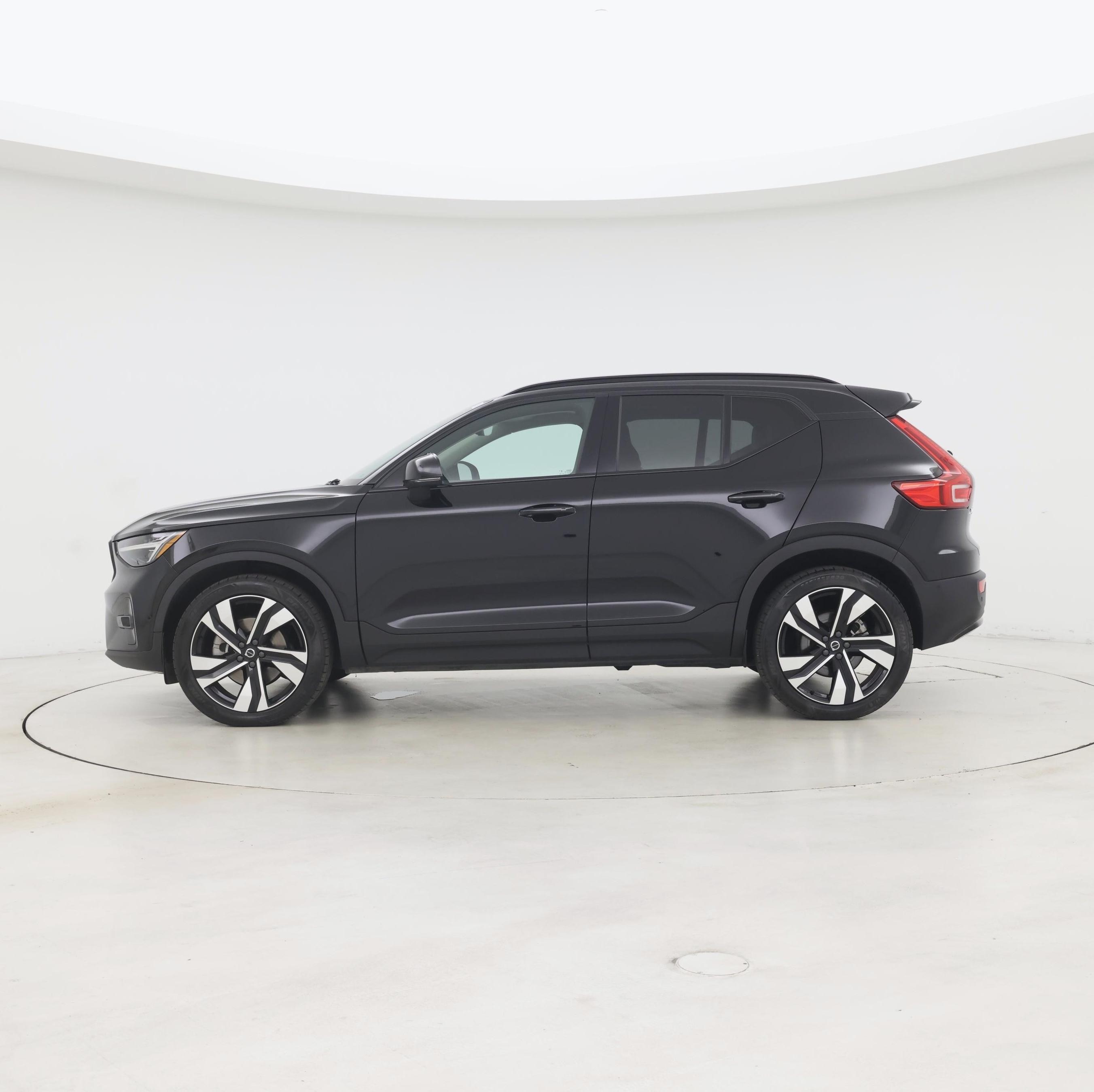 Thumbnail: 2023 Volvo XC40 - 3