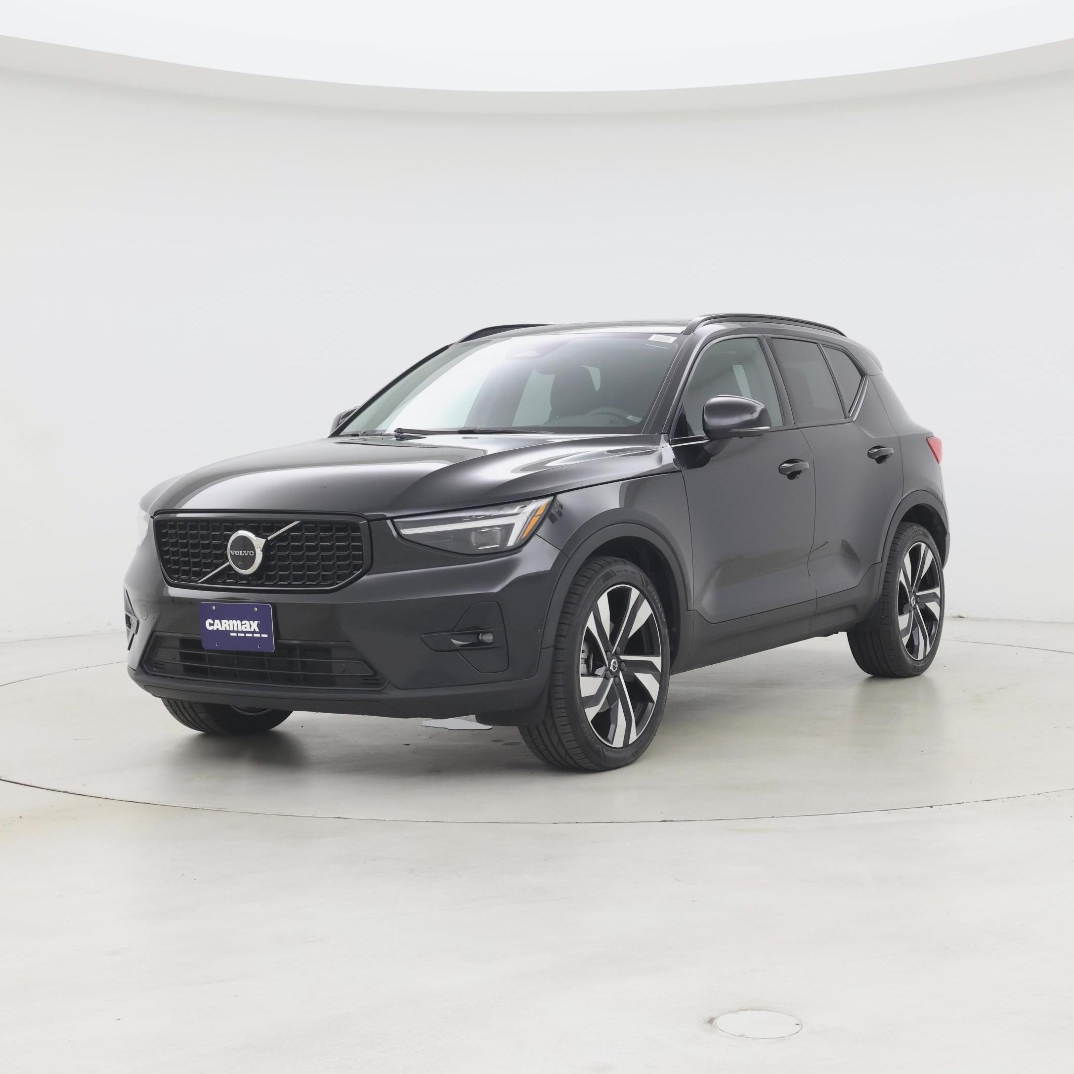 Thumbnail: 2023 Volvo XC40 - 4