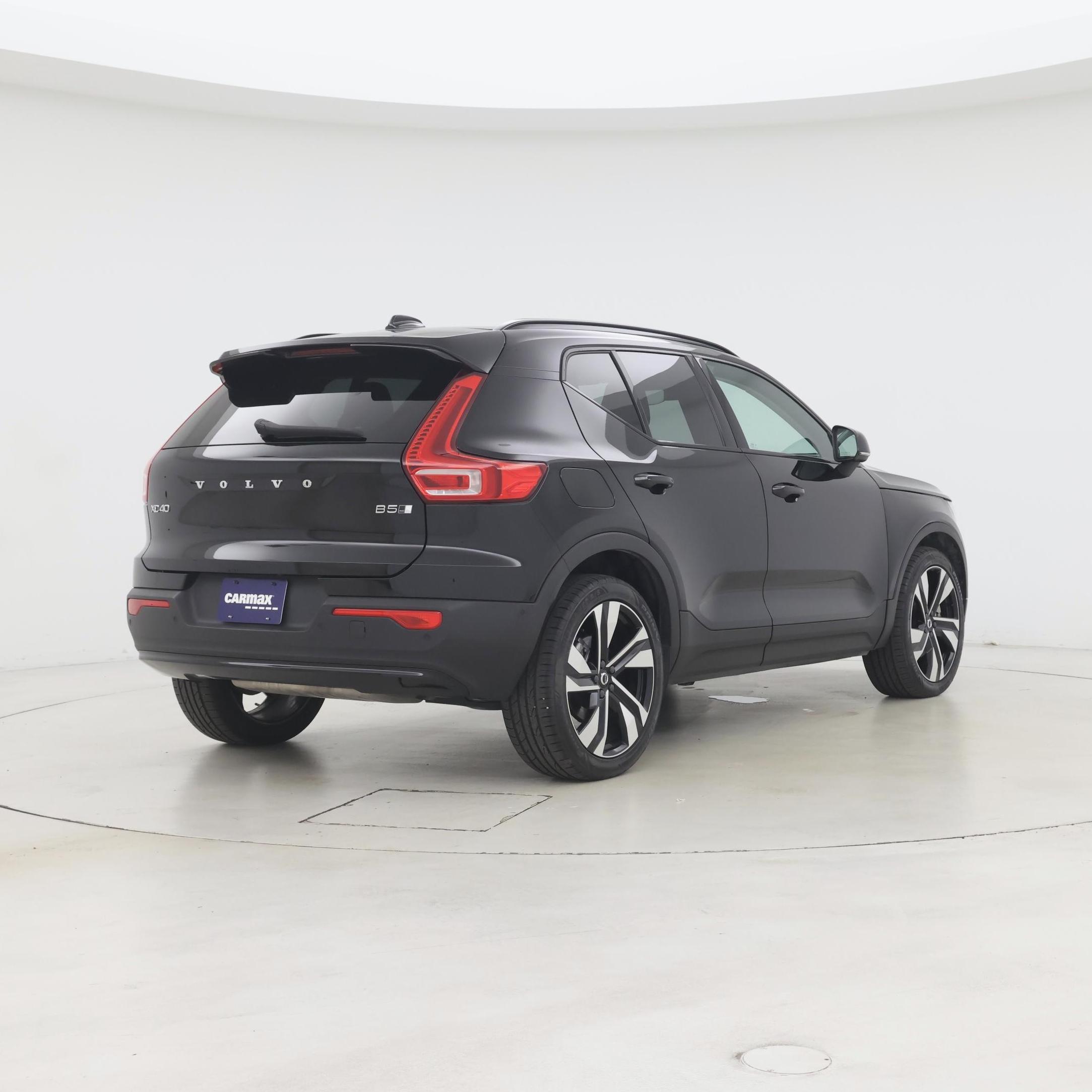 Thumbnail: 2023 Volvo XC40 - 8