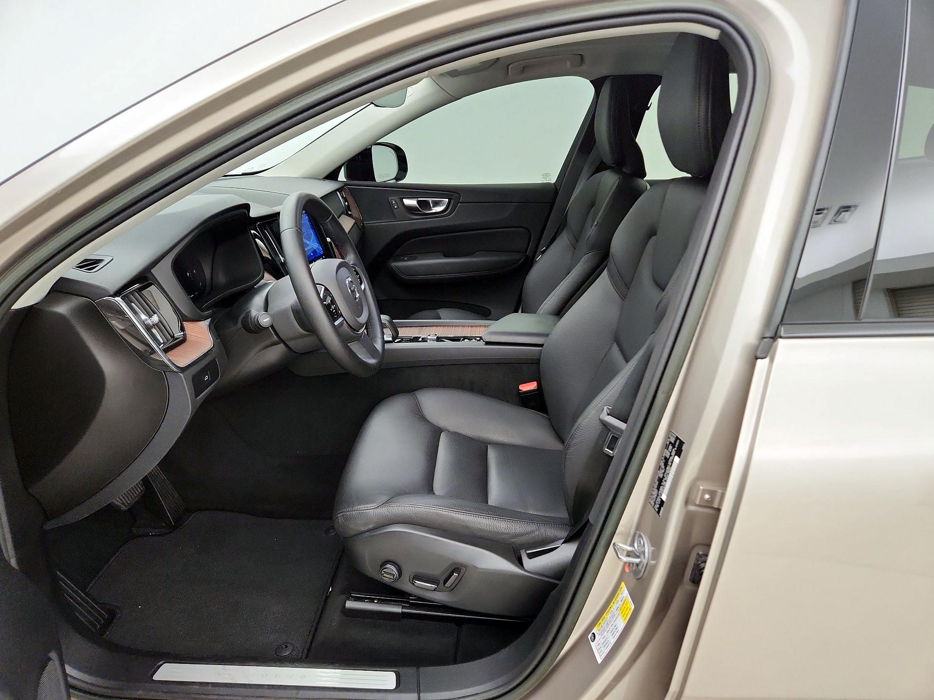 Thumbnail: 2023 Volvo XC60 - 11