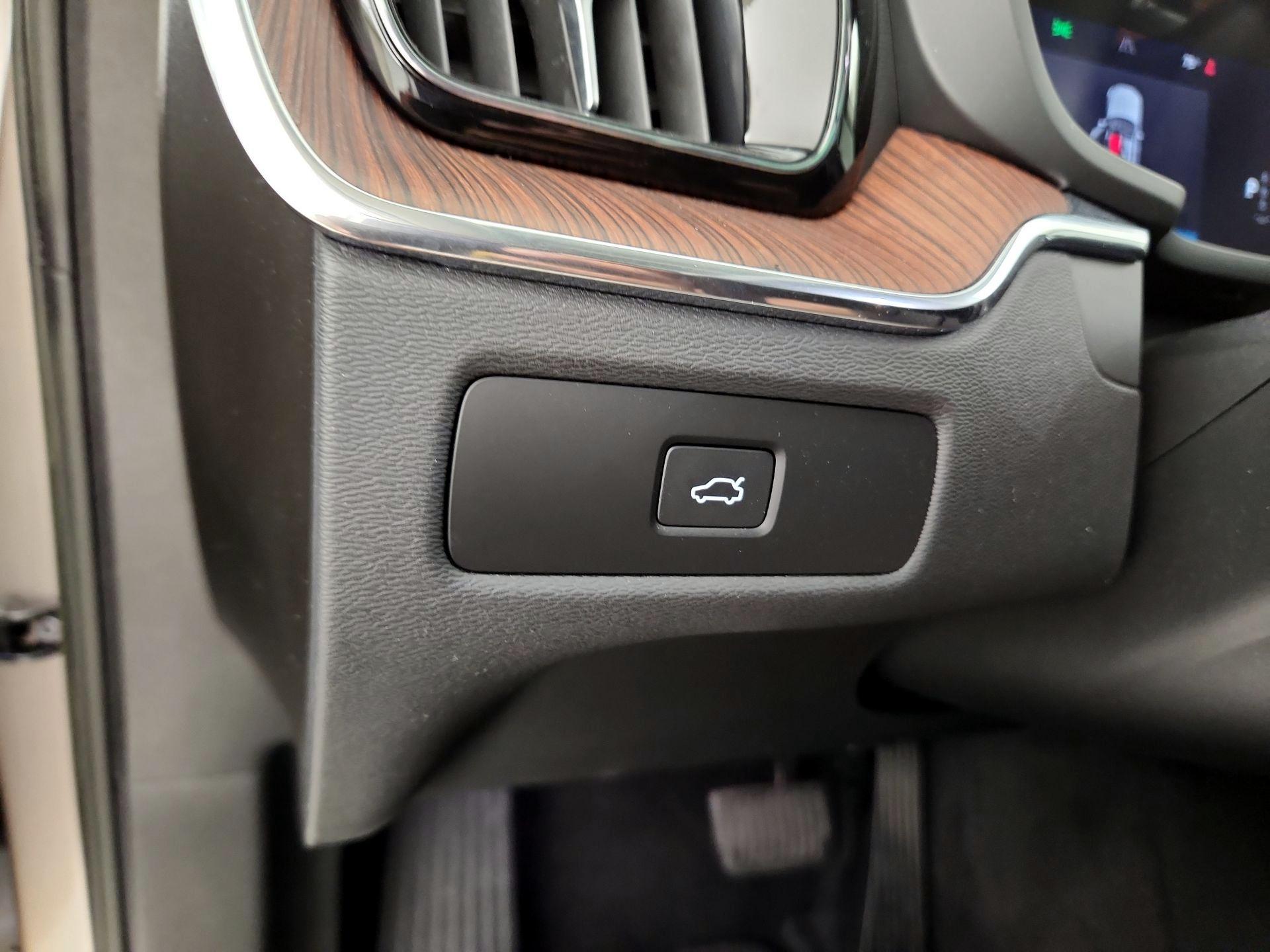 Thumbnail: 2023 Volvo XC60 - 13