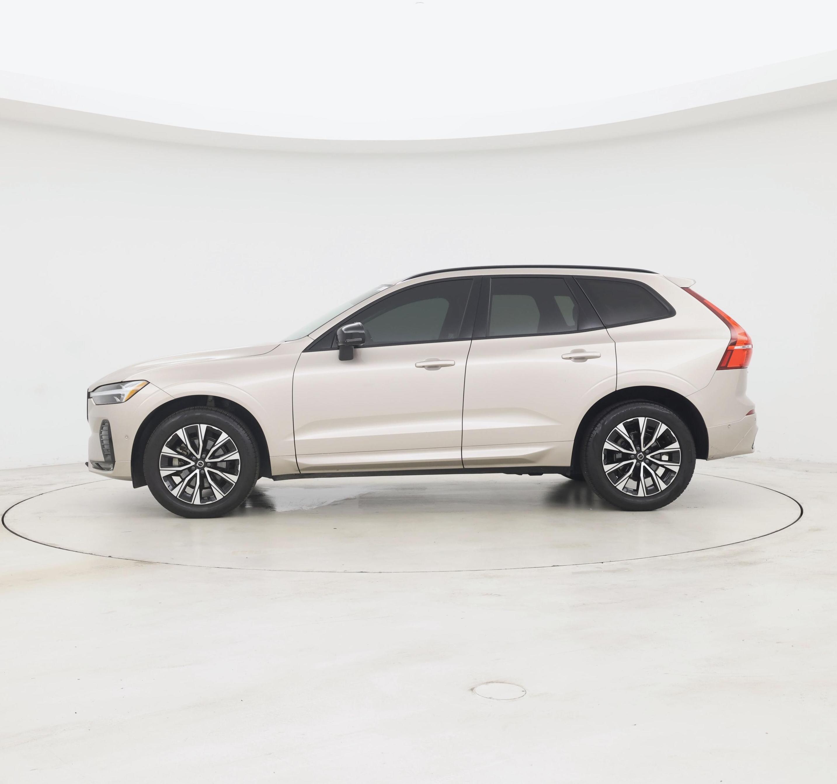 Thumbnail: 2023 Volvo XC60 - 3