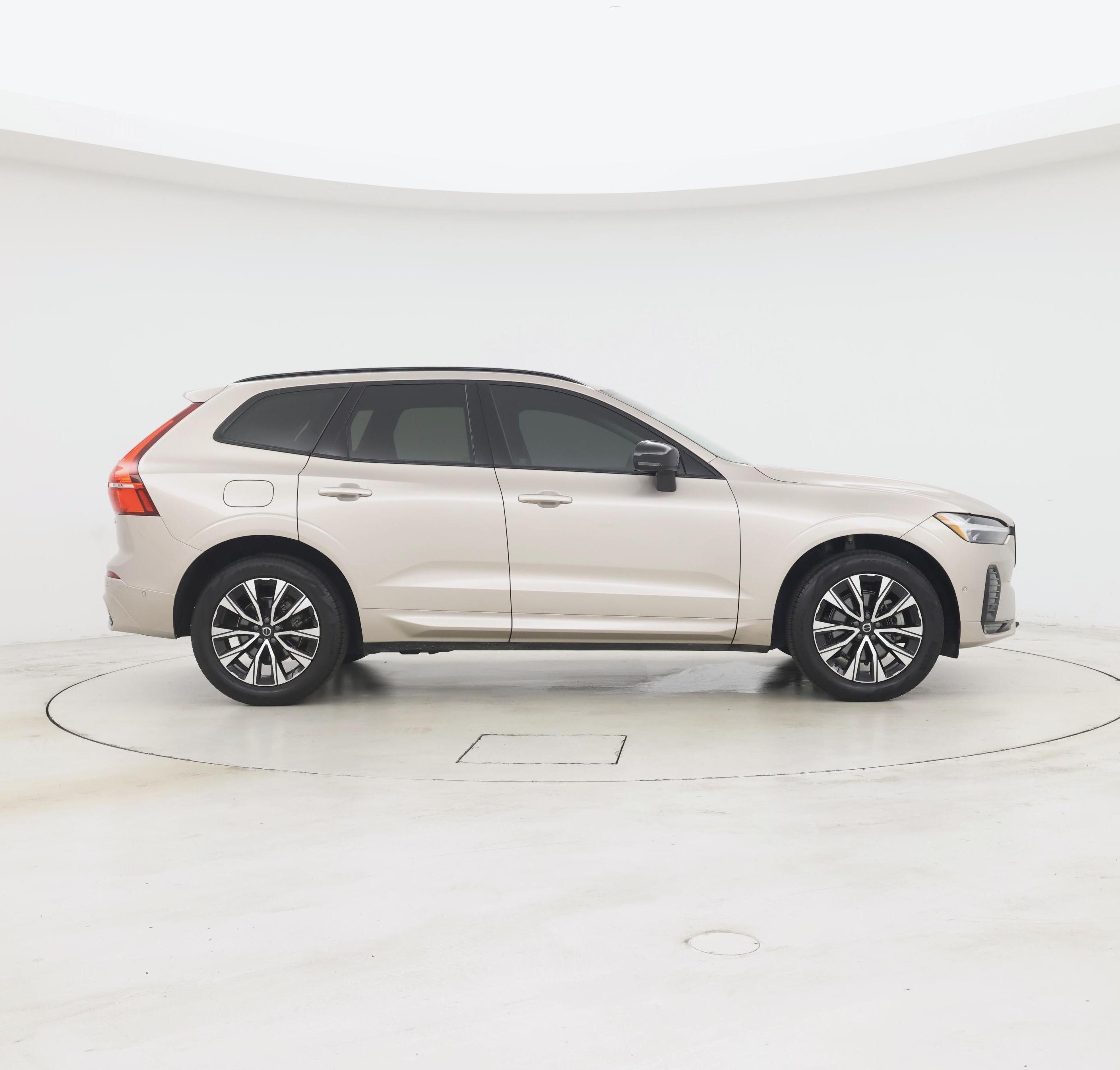 Thumbnail: 2023 Volvo XC60 - 7