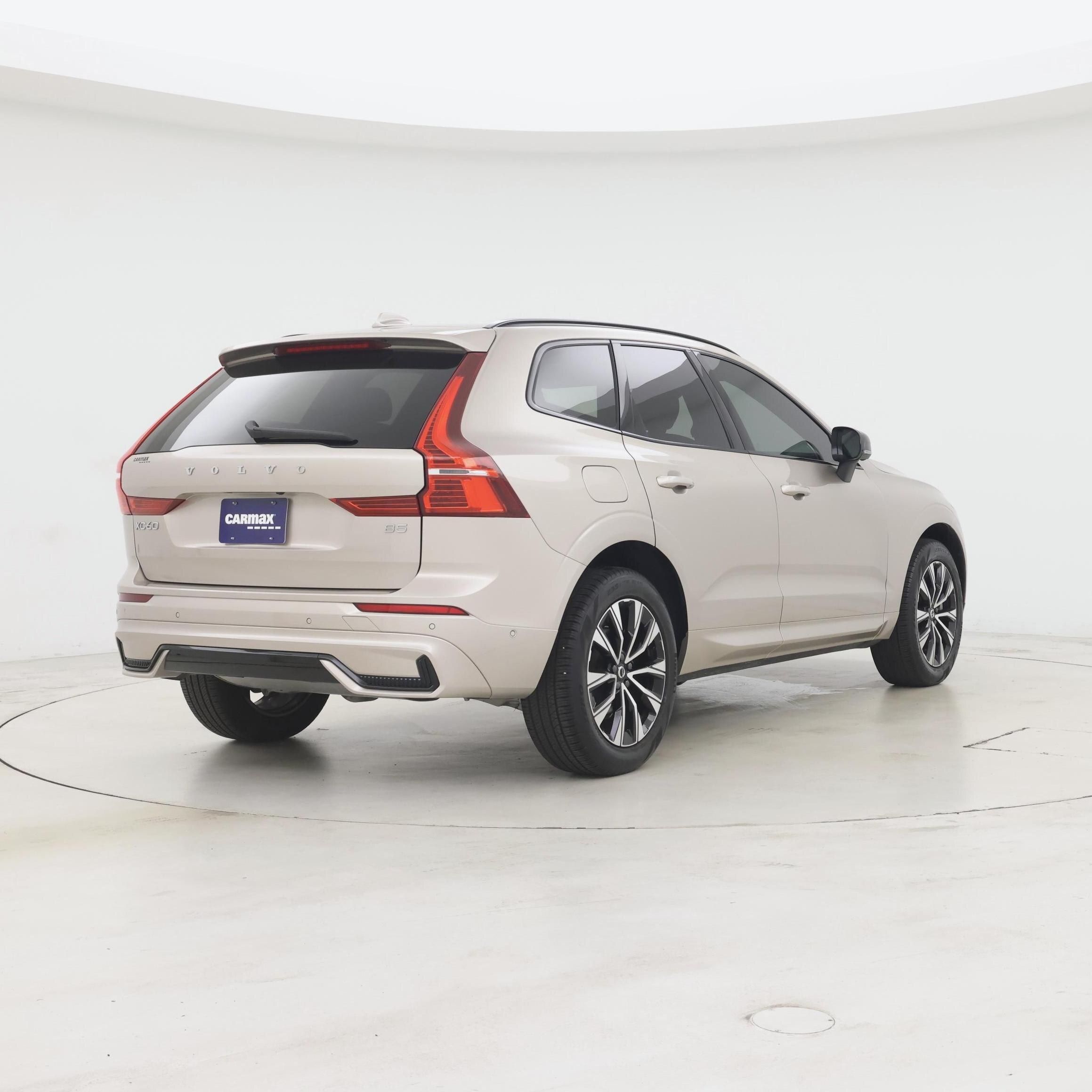 Thumbnail: 2023 Volvo XC60 - 8