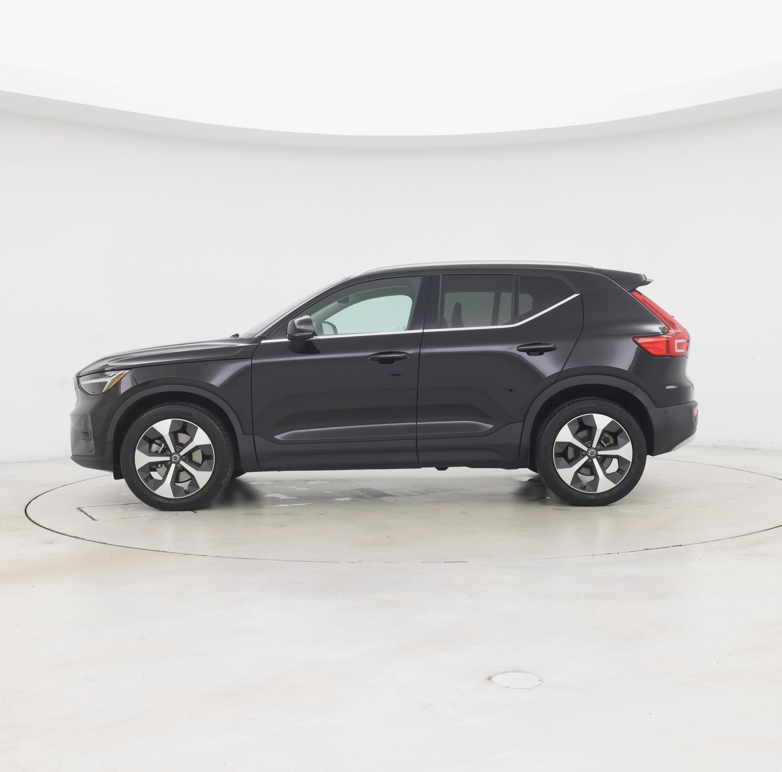 Thumbnail: 2023 Volvo XC40 - 3