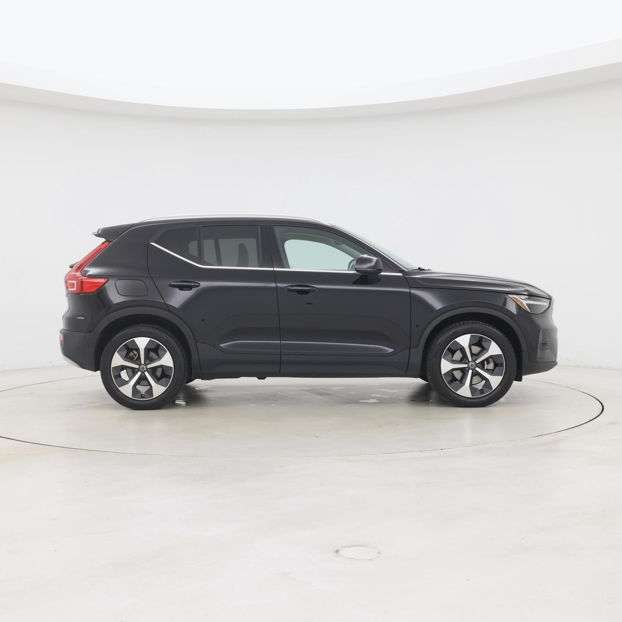 Thumbnail: 2023 Volvo XC40 - 7