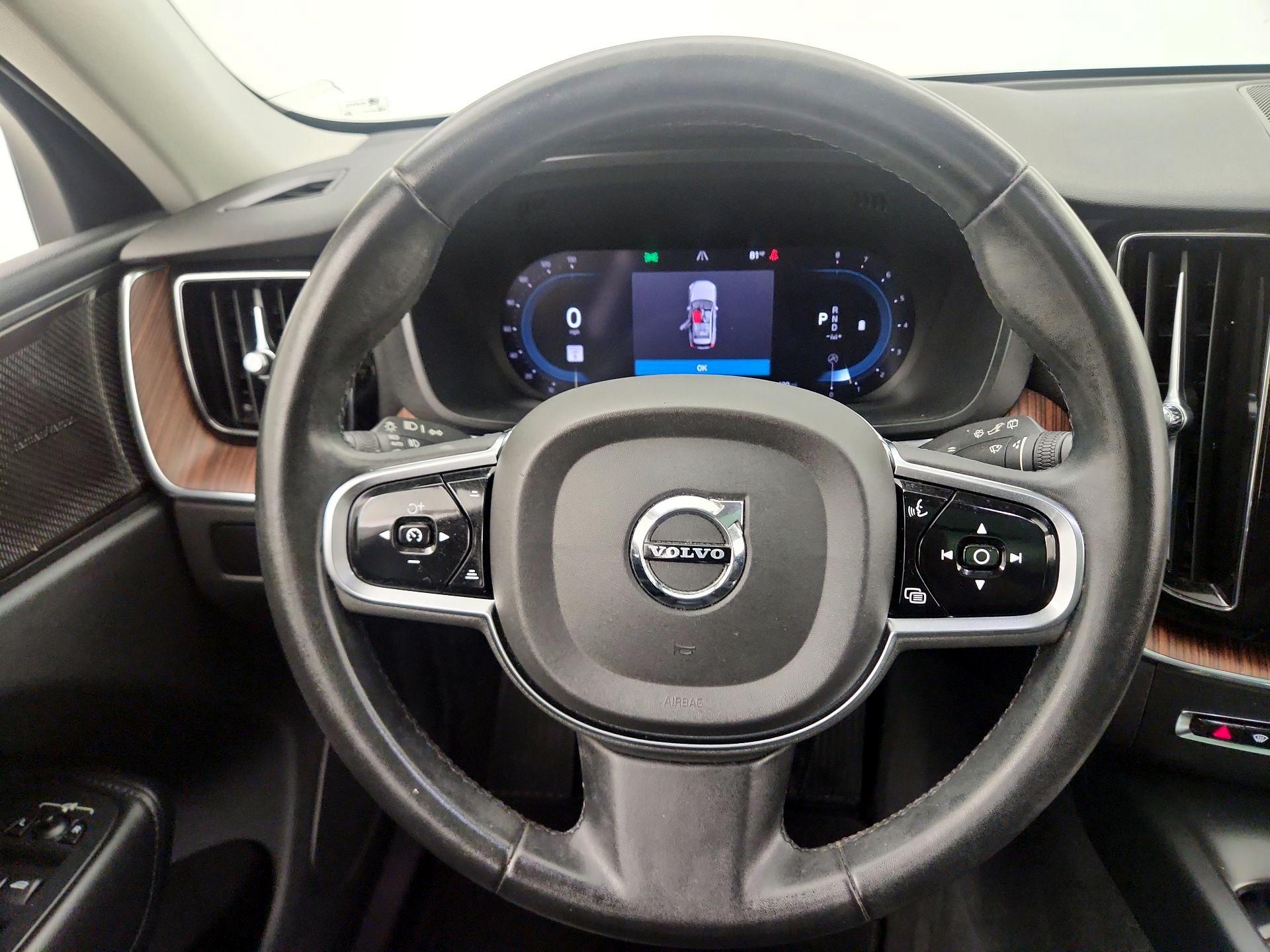 Thumbnail: 2023 Volvo XC60 - 10