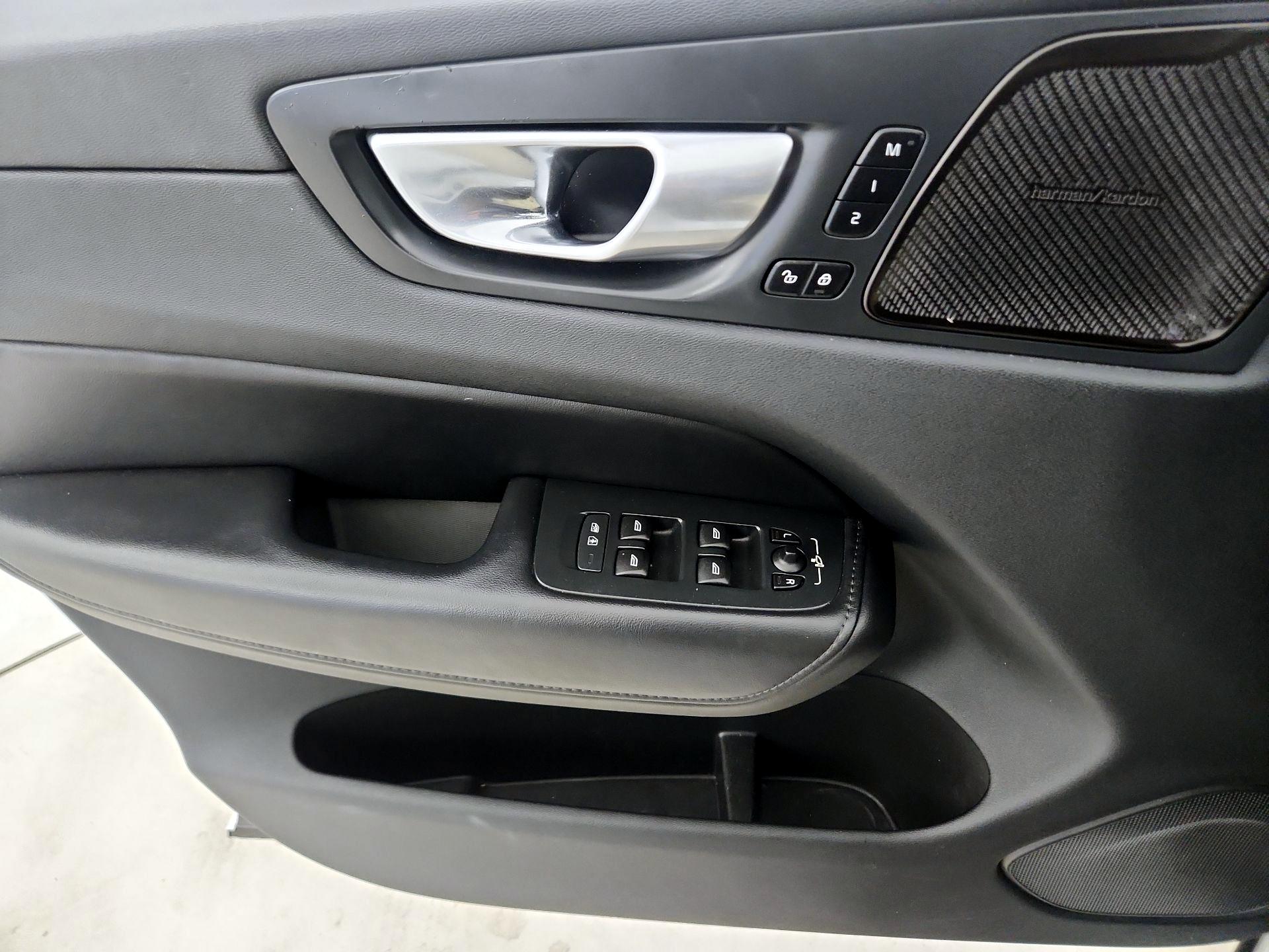 Thumbnail: 2023 Volvo XC60 - 12