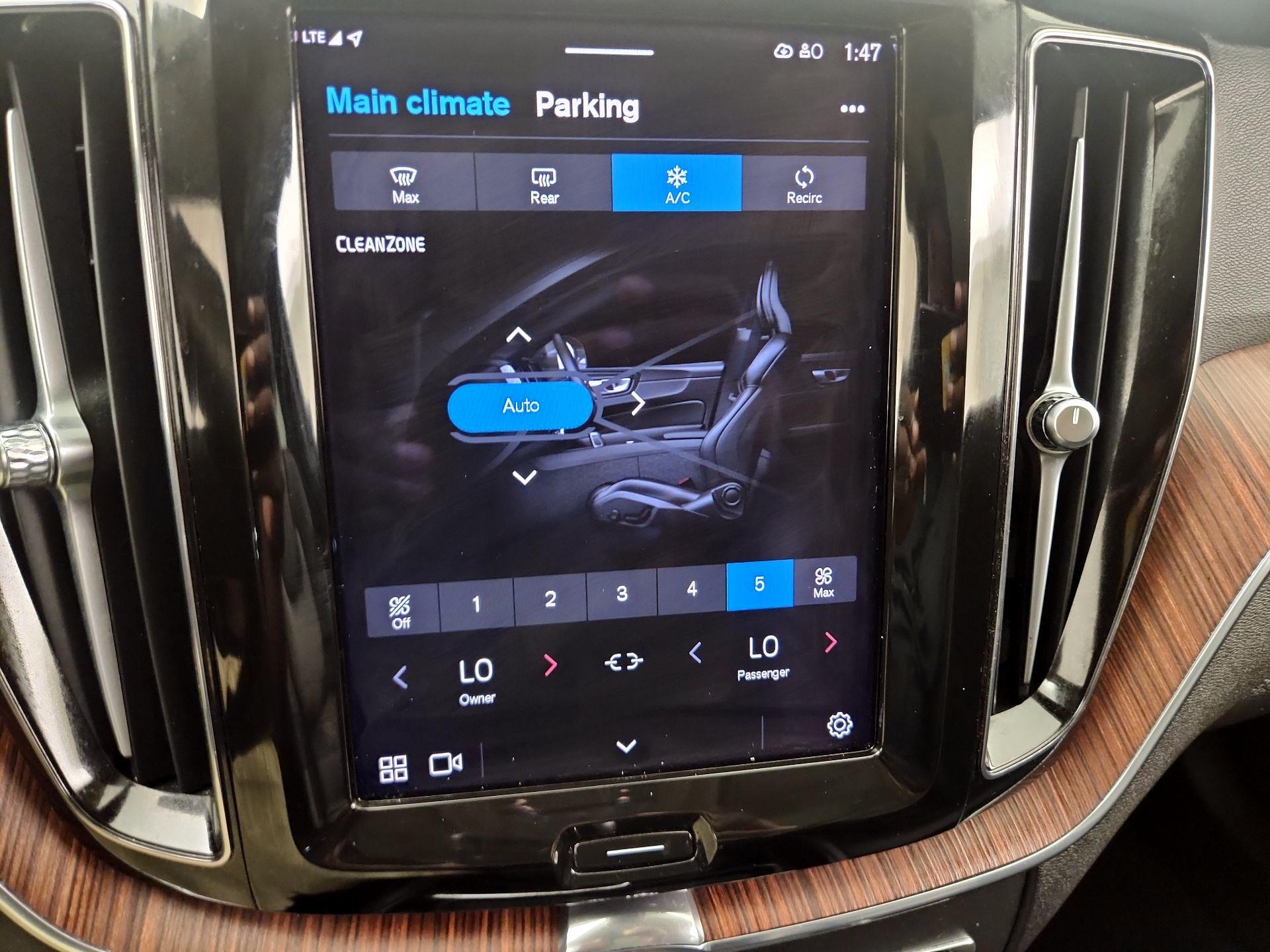 Thumbnail: 2023 Volvo XC60 - 16
