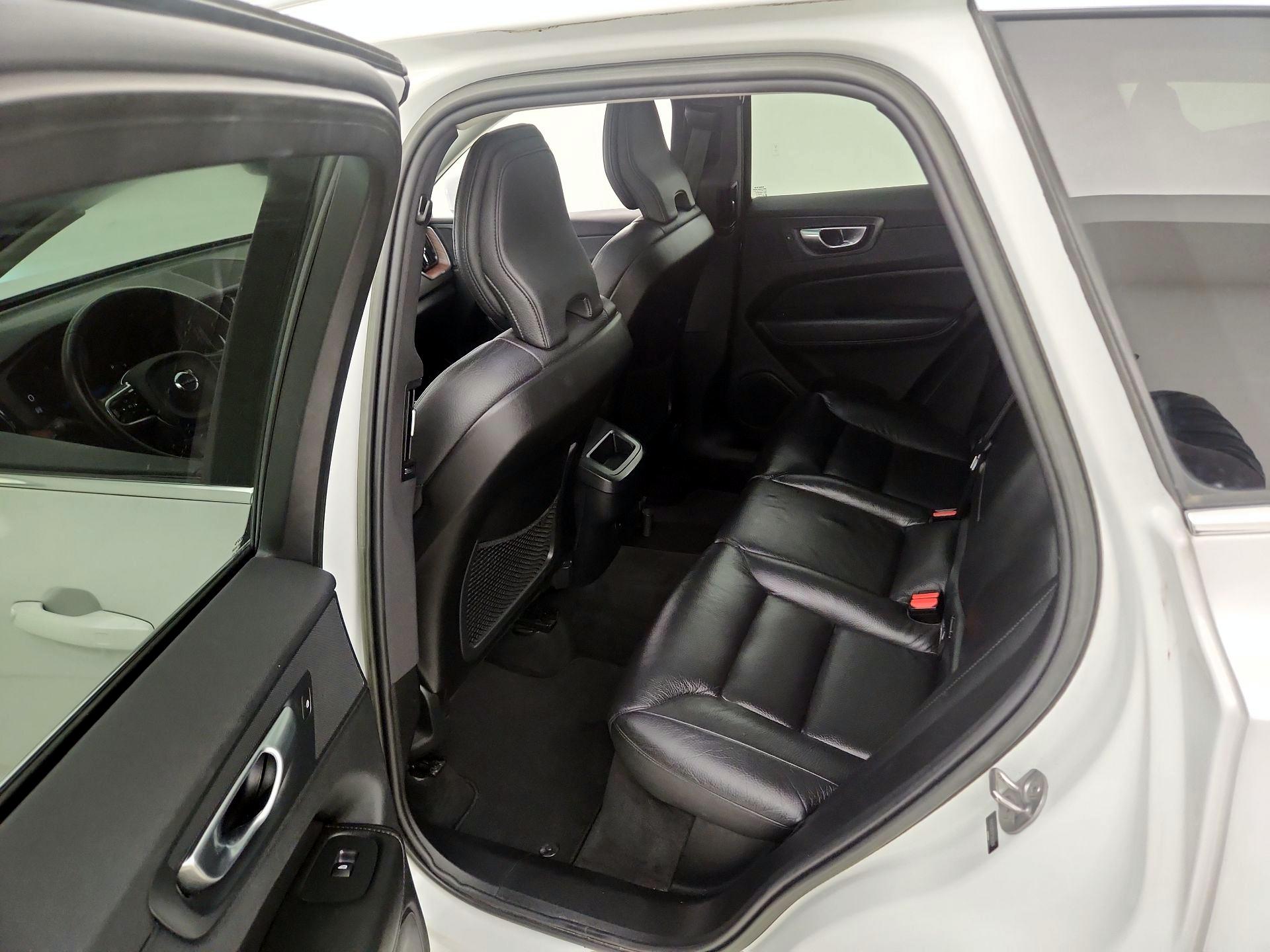 Thumbnail: 2023 Volvo XC60 - 20