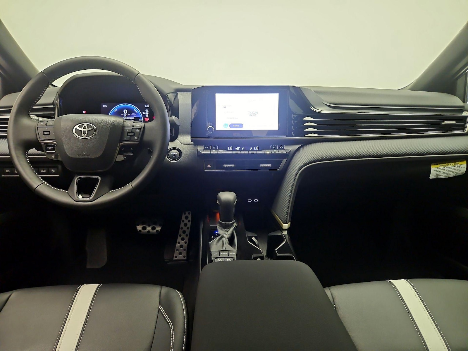 2026 Toyota Camry SE - Photo 10