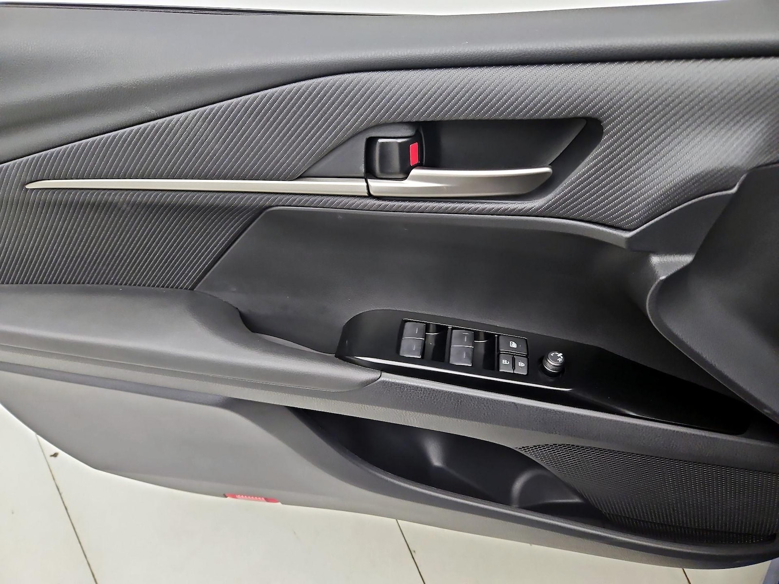 2026 Toyota Camry SE - Photo 13