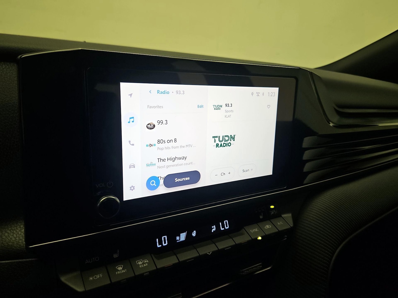 2026 Toyota Camry SE - Photo 16
