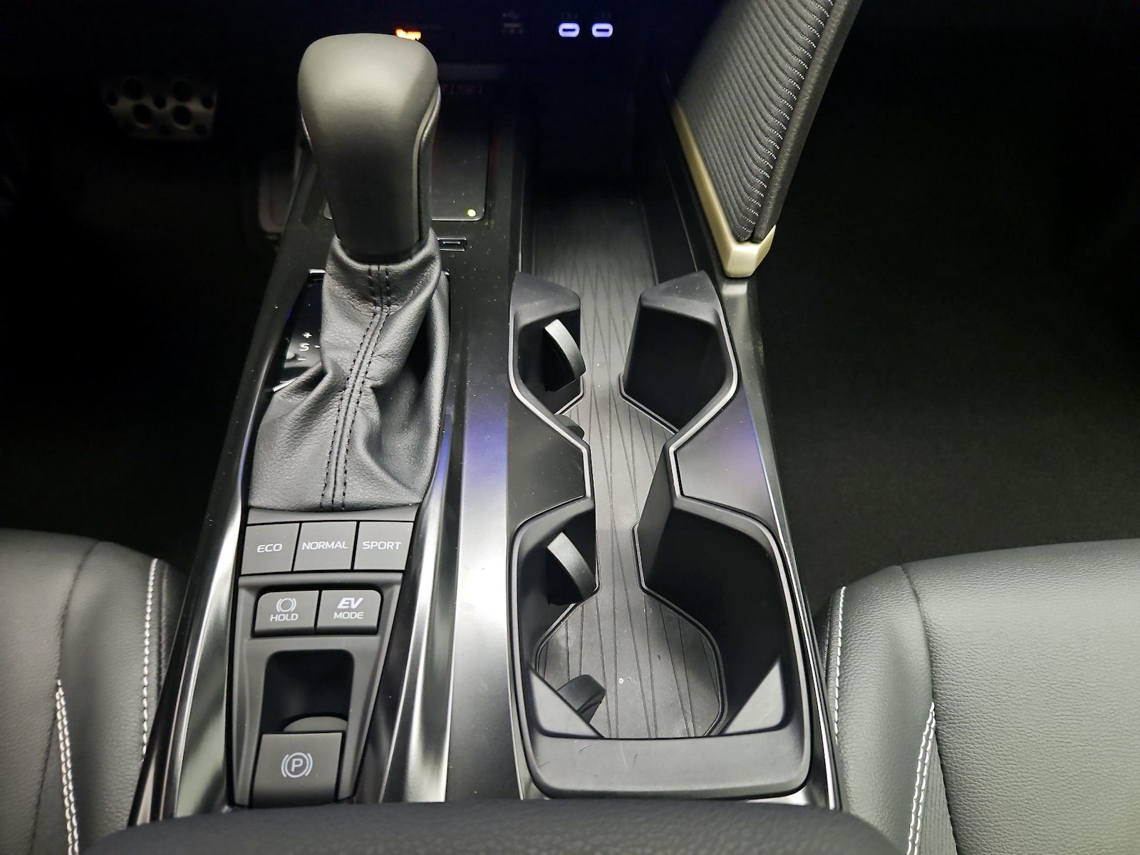 2026 Toyota Camry SE - Photo 18