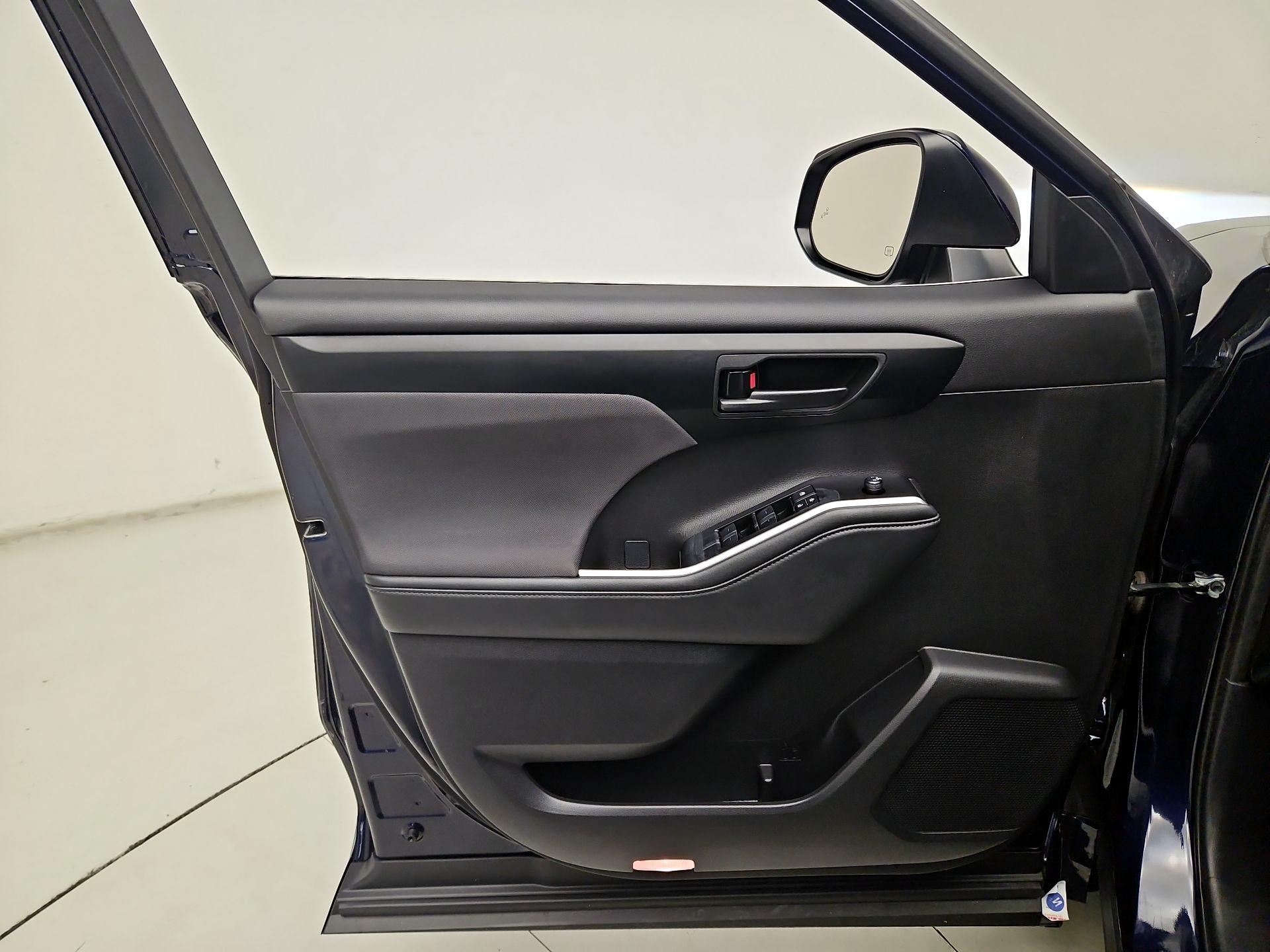 Thumbnail: 2025 Toyota Highlander - 12