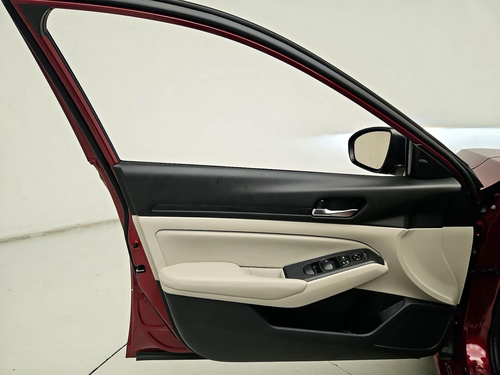 2025 Nissan Altima SV - Photo 13