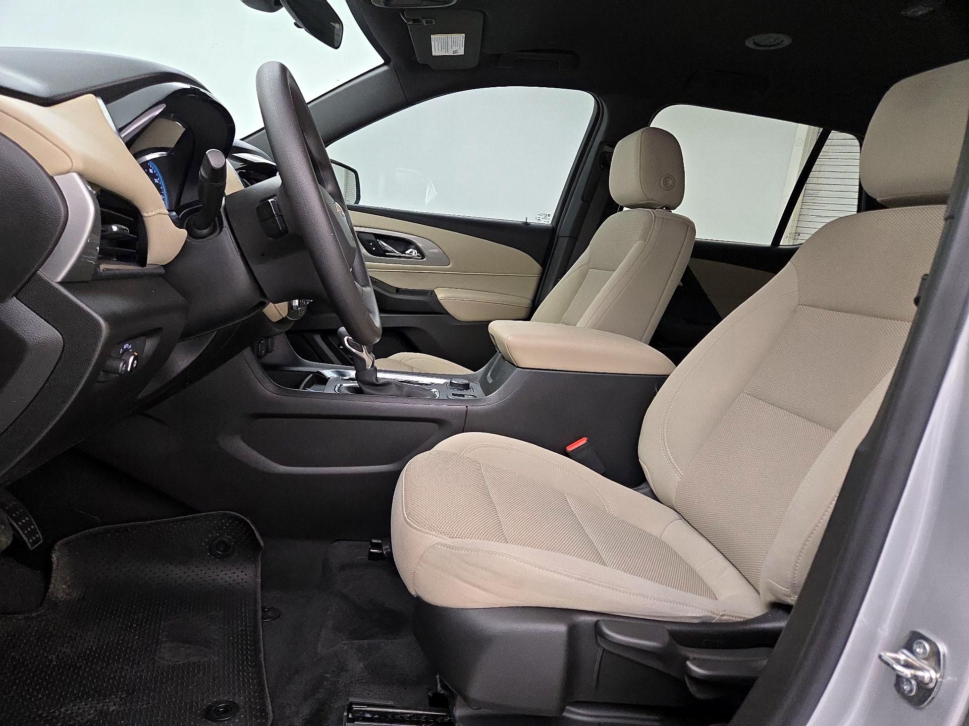 Thumbnail: 2022 Chevrolet Traverse - 11