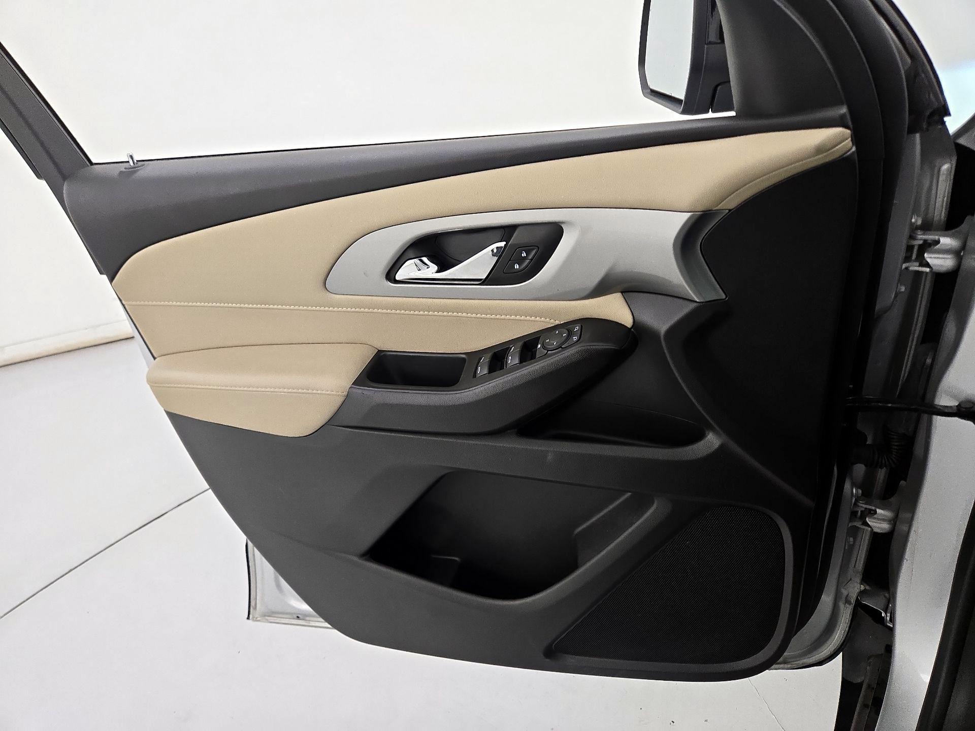 Thumbnail: 2022 Chevrolet Traverse - 12