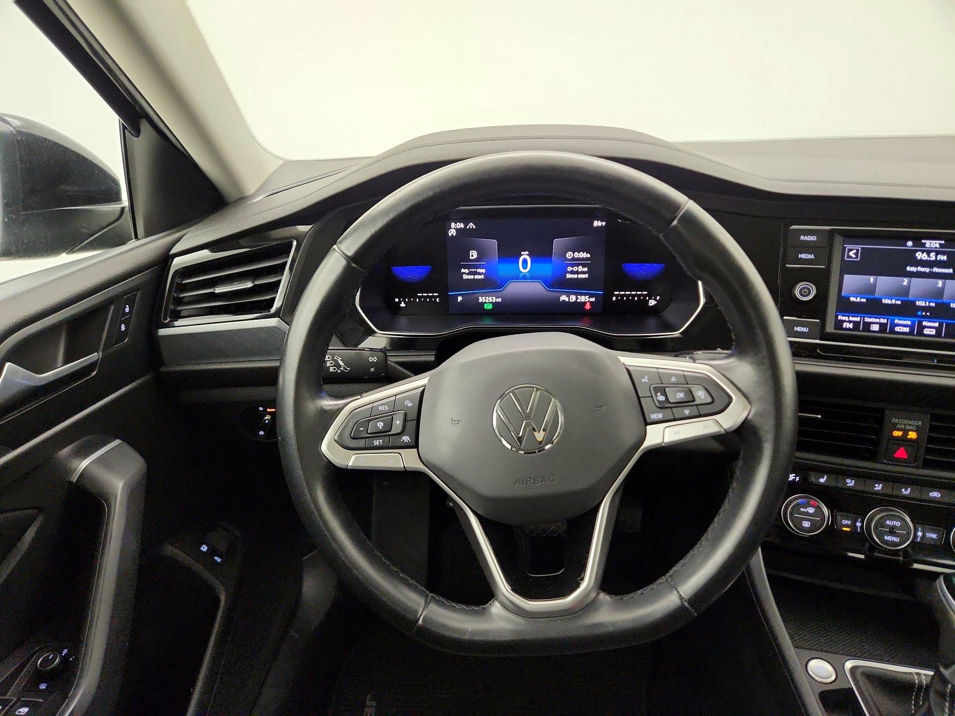 Thumbnail: 2023 Volkswagen Jetta - 10