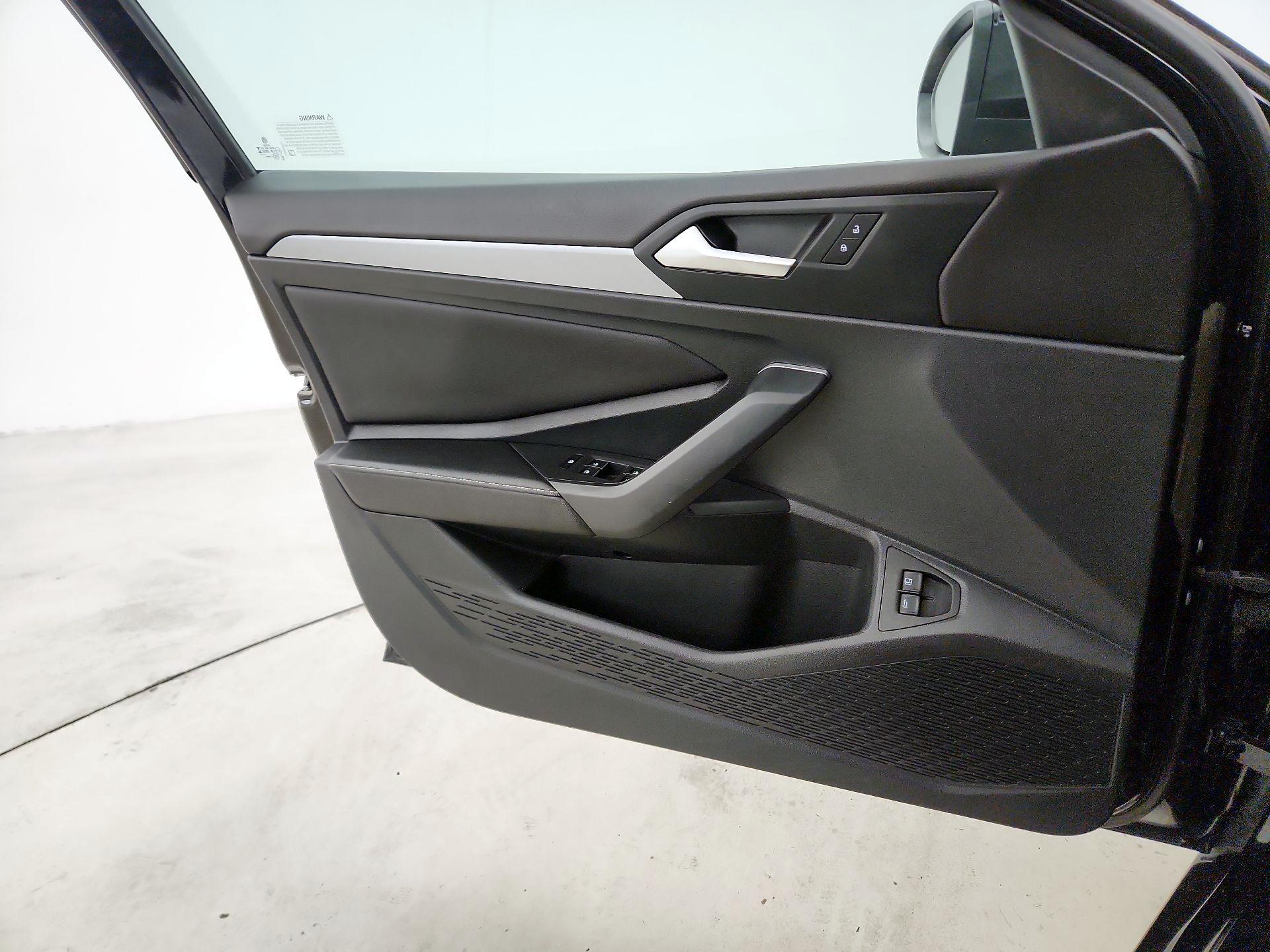Thumbnail: 2023 Volkswagen Jetta - 12