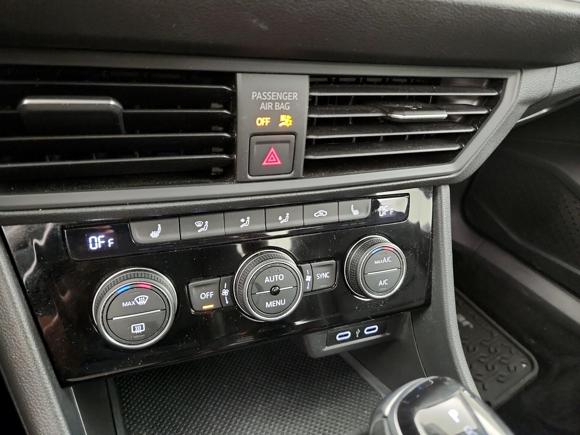 Thumbnail: 2023 Volkswagen Jetta - 16