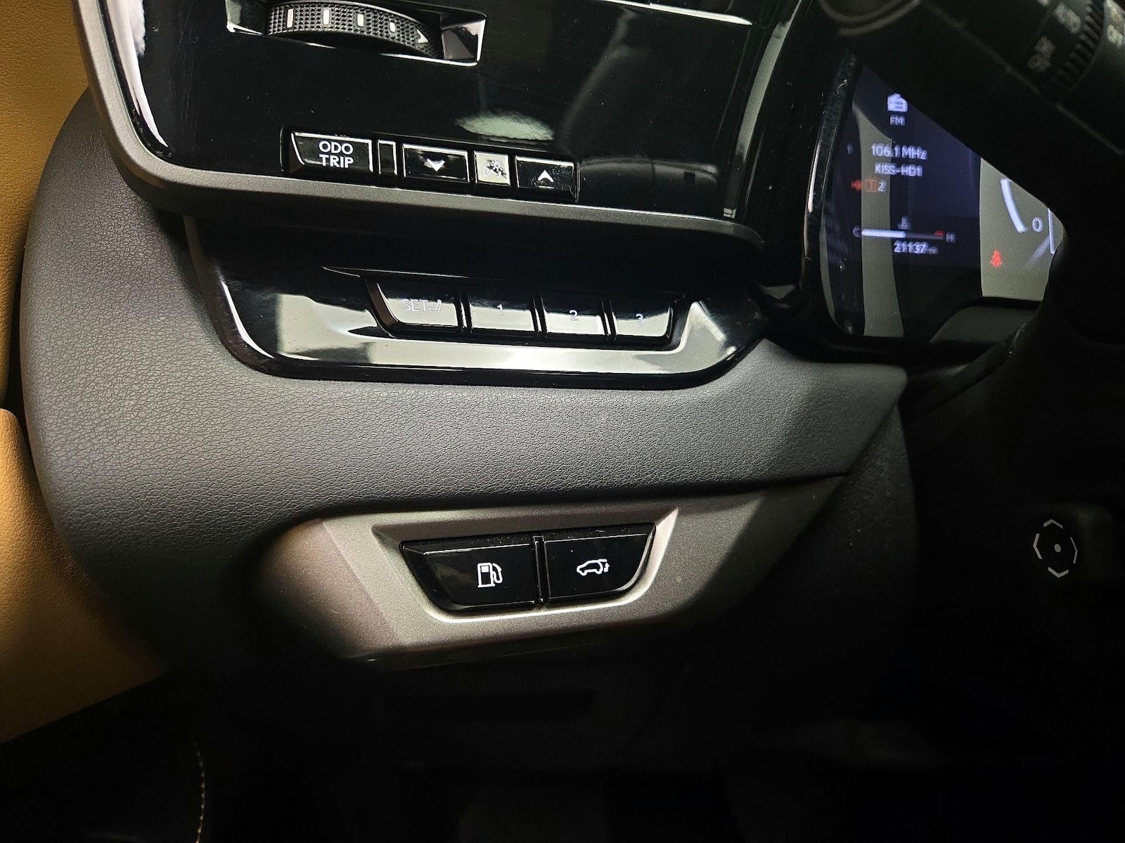 2025 Lexus RX 350 - Photo 14