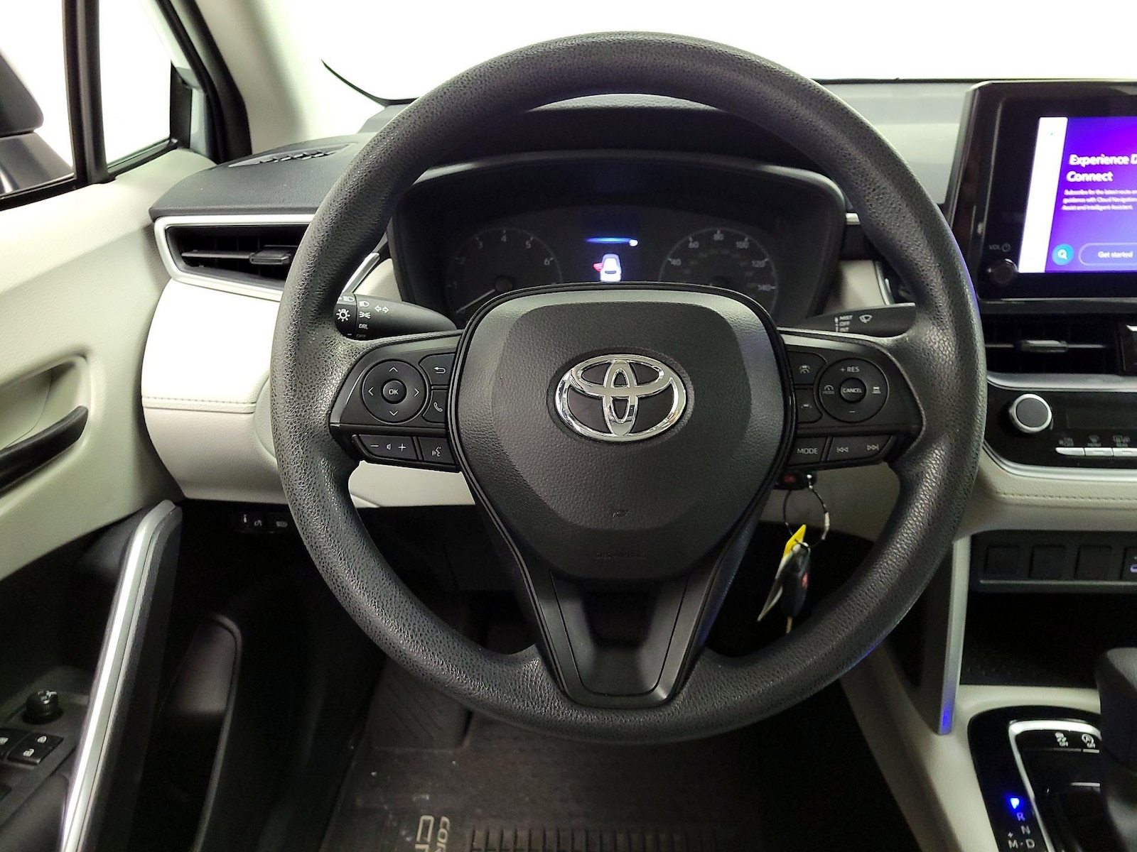 2023 Toyota Corolla Cross L - Photo 11