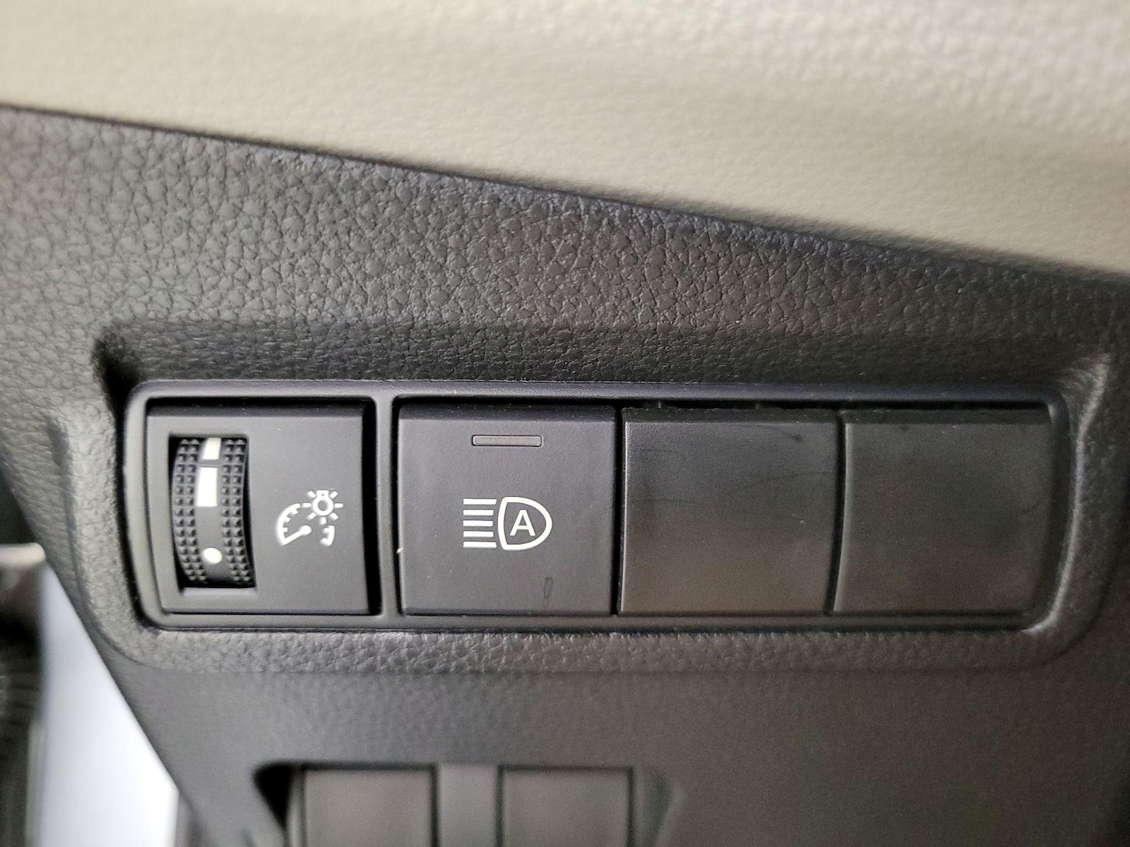 2023 Toyota Corolla Cross L - Photo 14
