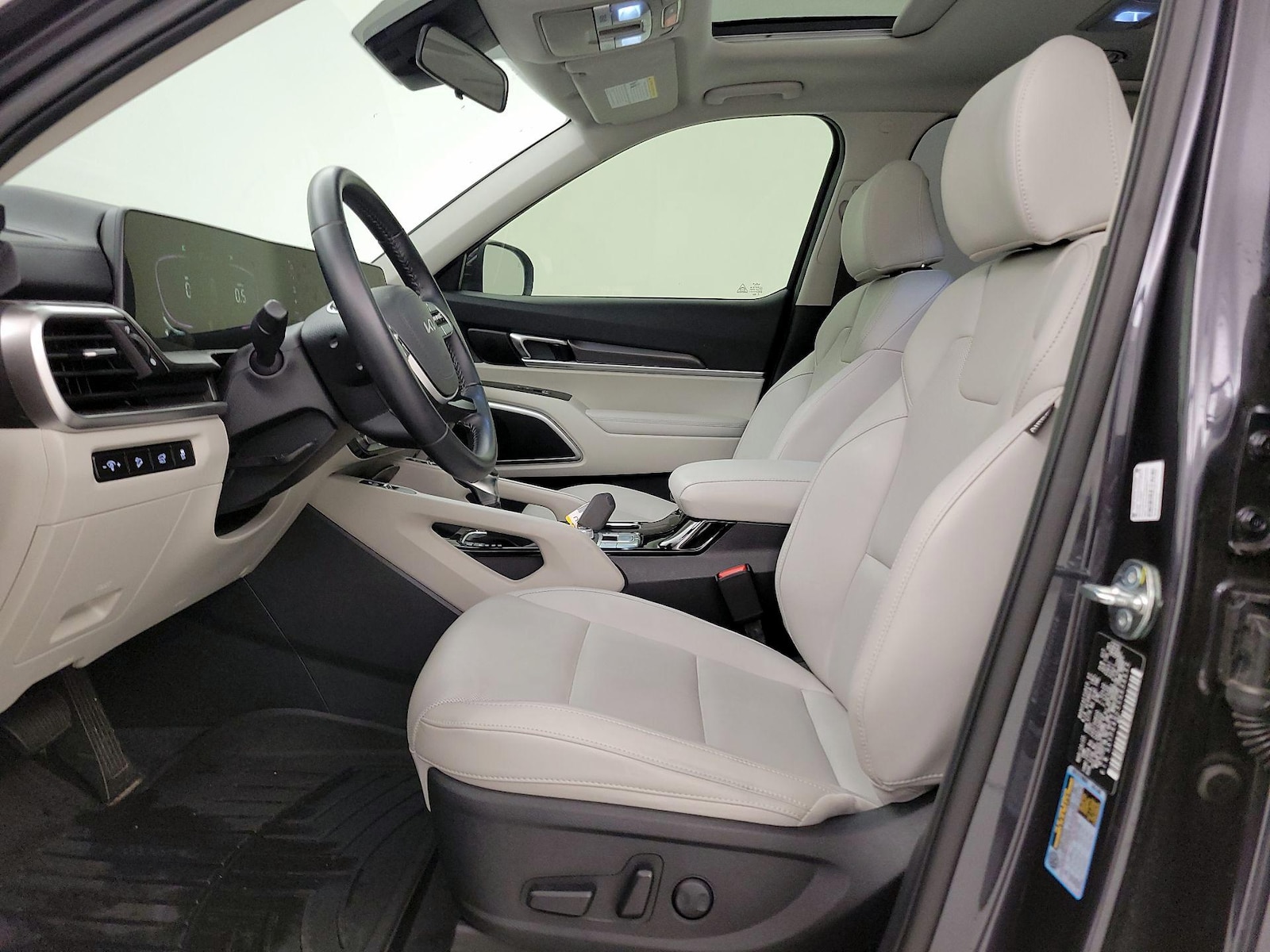 2025 Kia Telluride S - Photo 12