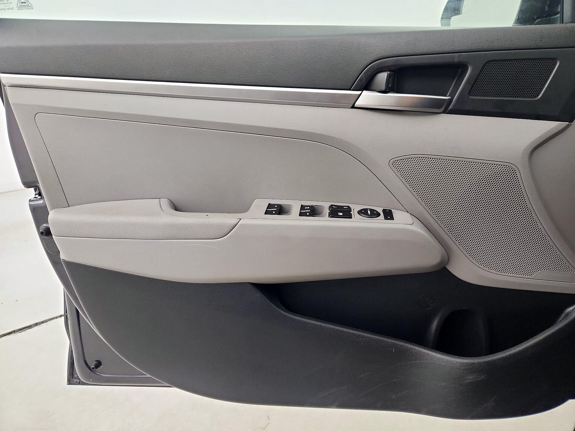 Thumbnail: 2020 Hyundai Elantra - 12