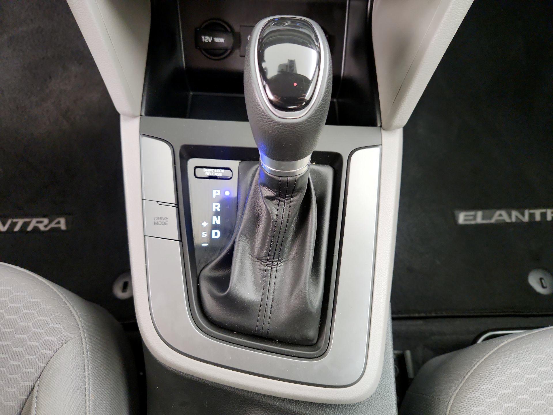 Thumbnail: 2020 Hyundai Elantra - 17