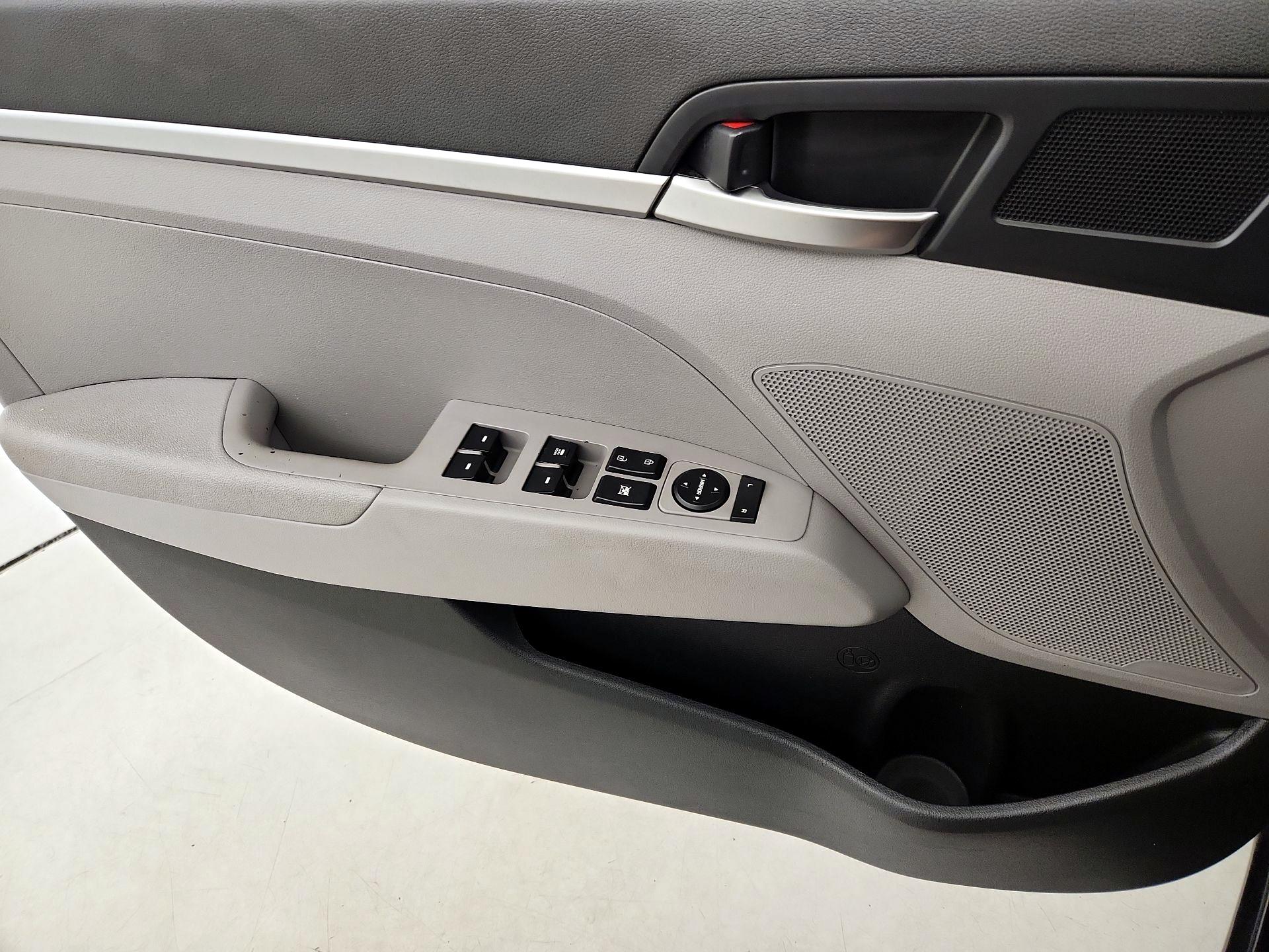 Thumbnail: 2020 Hyundai Elantra - 12