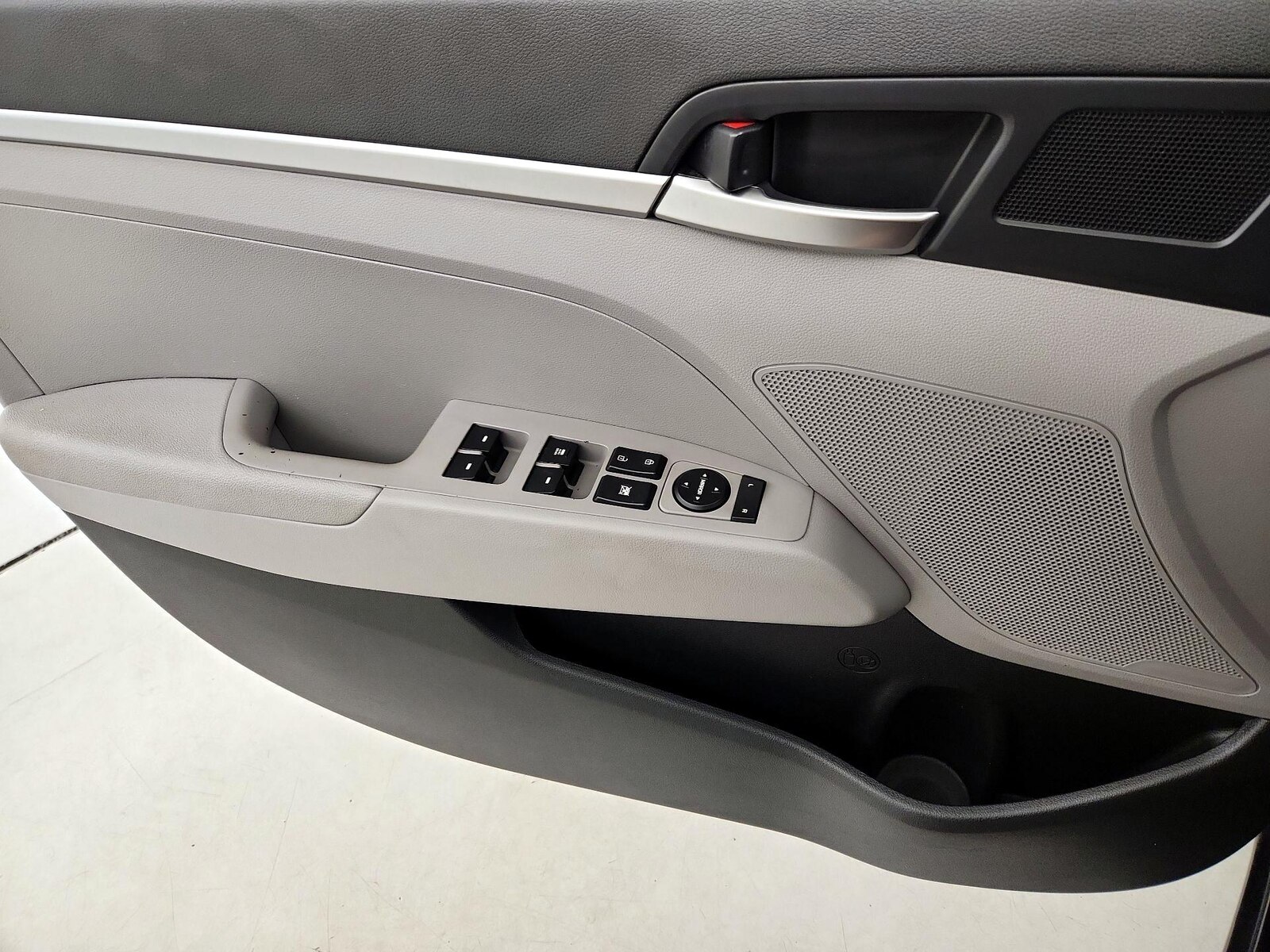 2020 Hyundai Elantra SE - Photo 13
