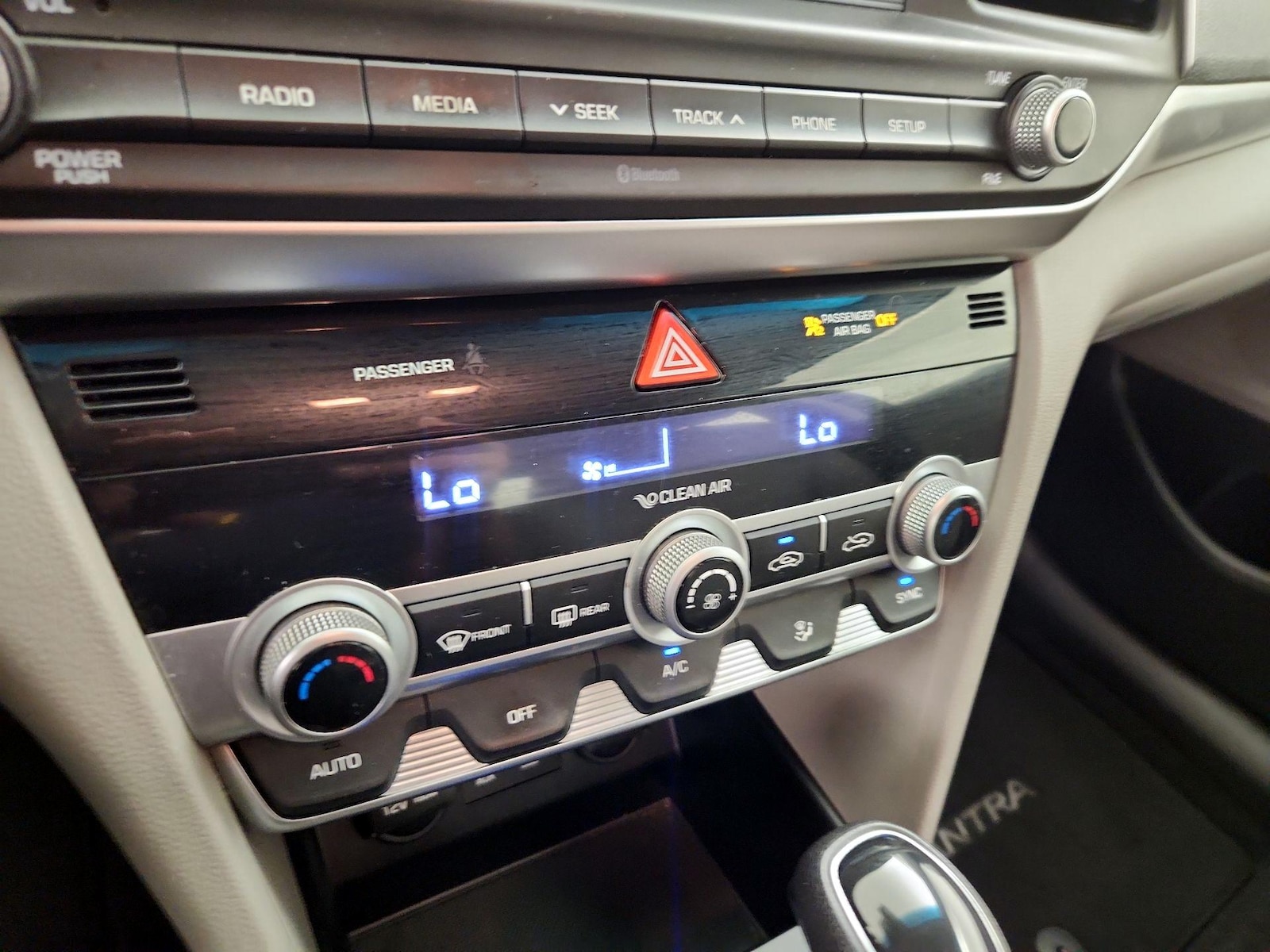 2020 Hyundai Elantra SE - Photo 17