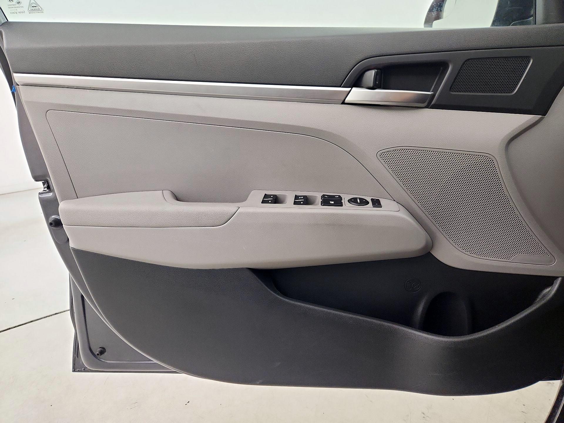 Thumbnail: 2020 Hyundai Elantra - 12