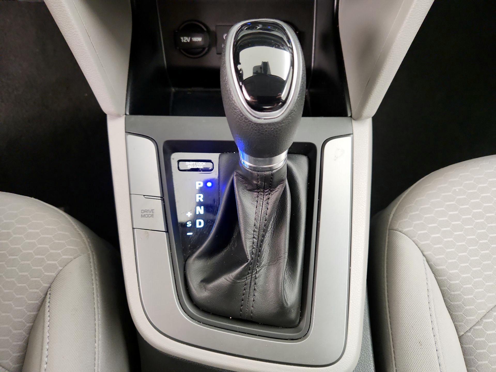 Thumbnail: 2020 Hyundai Elantra - 17