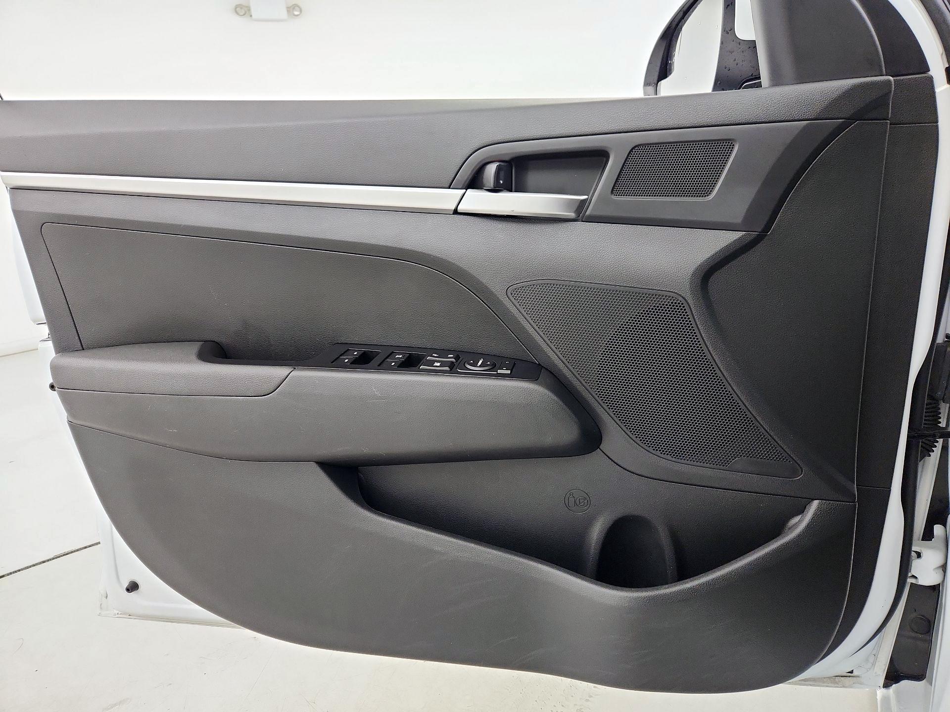 Thumbnail: 2020 Hyundai Elantra - 12