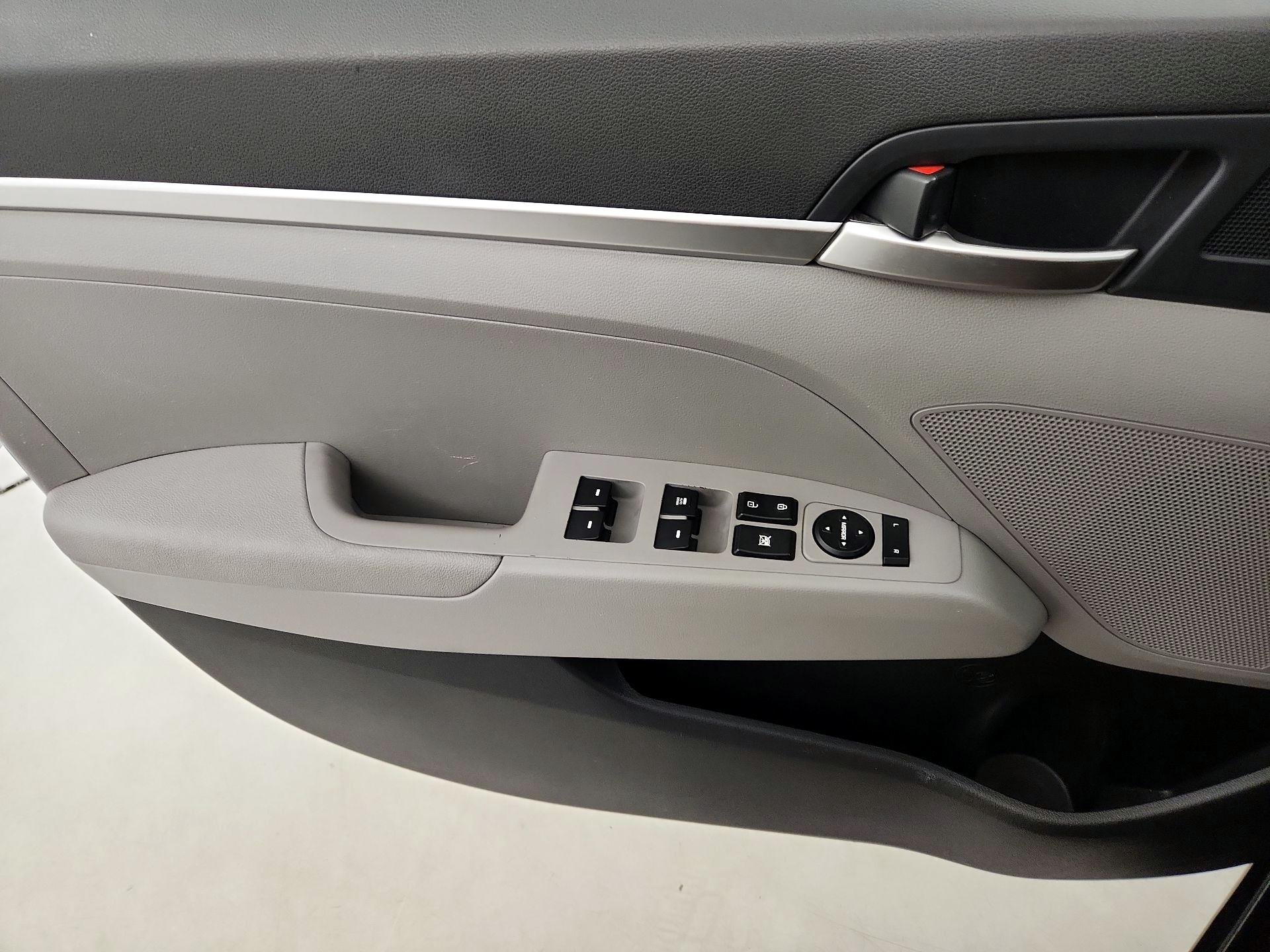 Thumbnail: 2020 Hyundai Elantra - 12