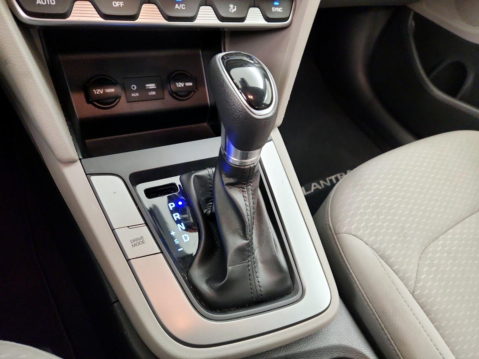 Thumbnail: 2020 Hyundai Elantra - 17