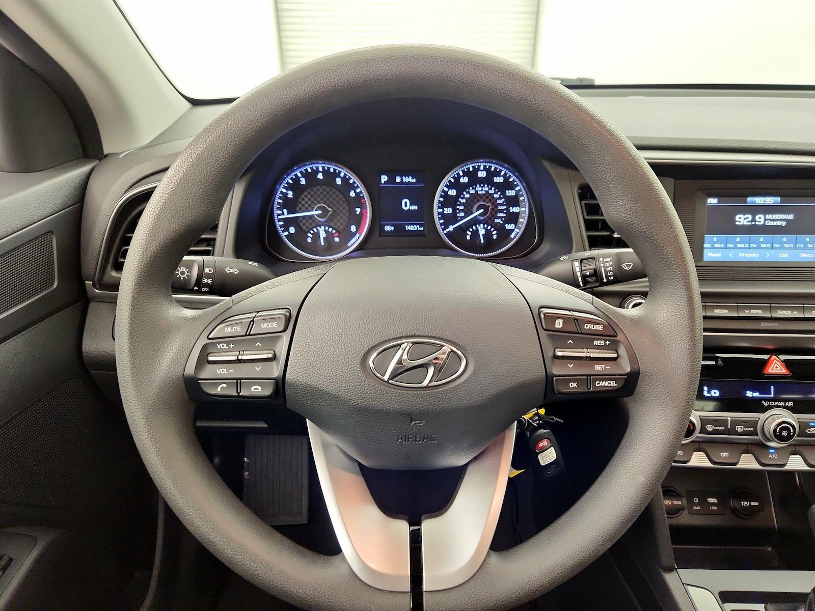 2020 Hyundai Elantra SE - Photo 11