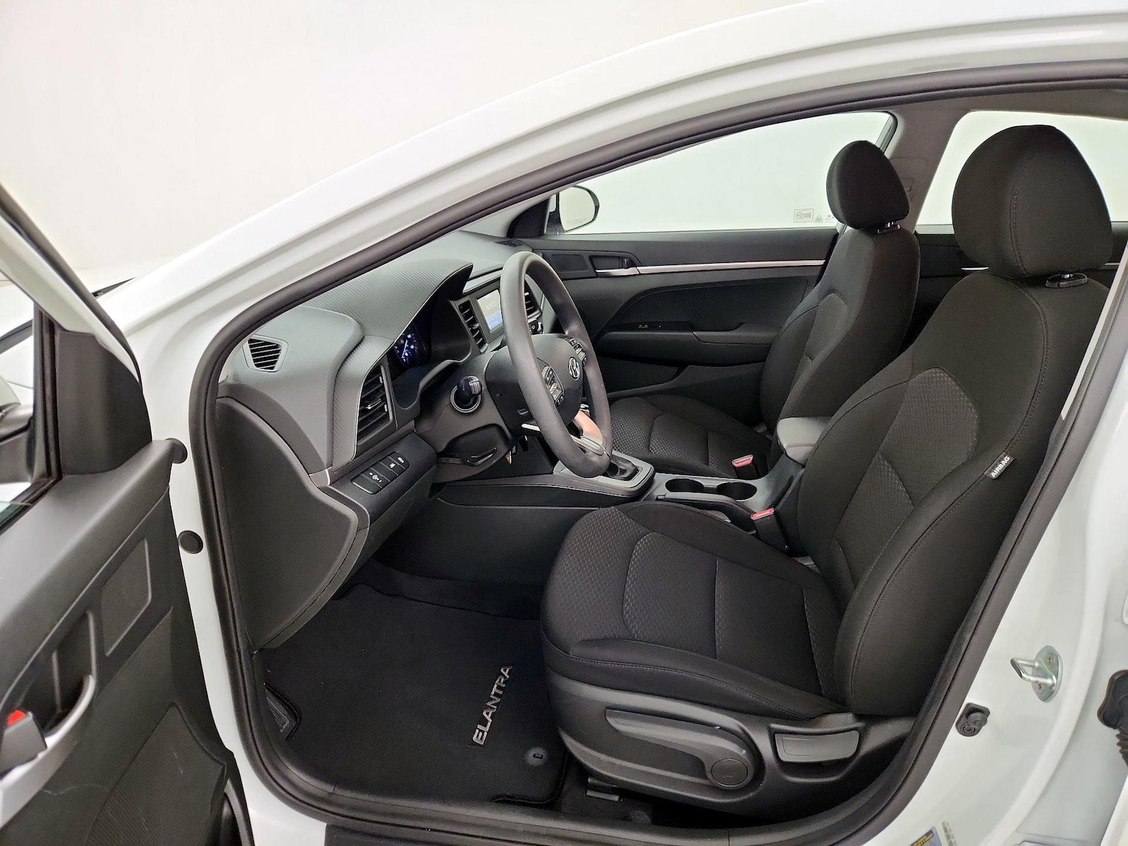 2020 Hyundai Elantra SE - Photo 12