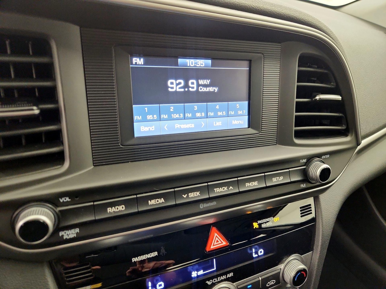 2020 Hyundai Elantra SE - Photo 16
