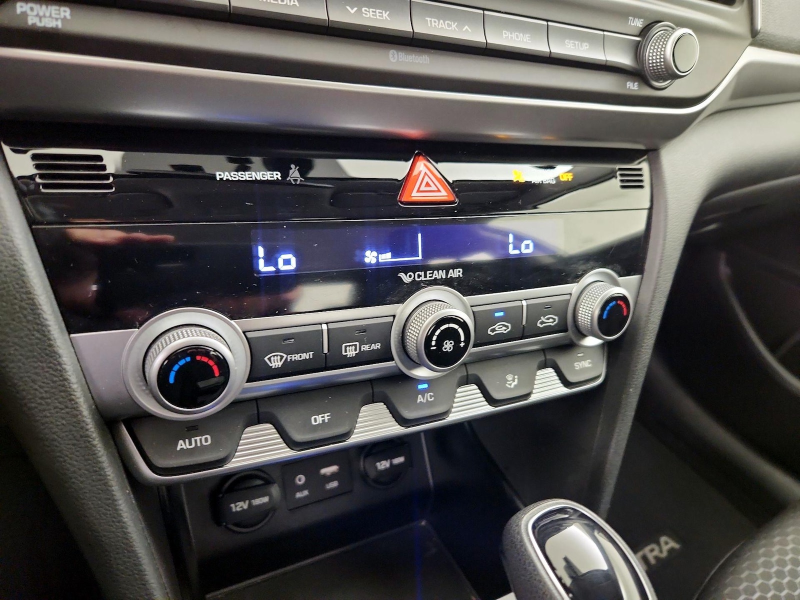 2020 Hyundai Elantra SE - Photo 17