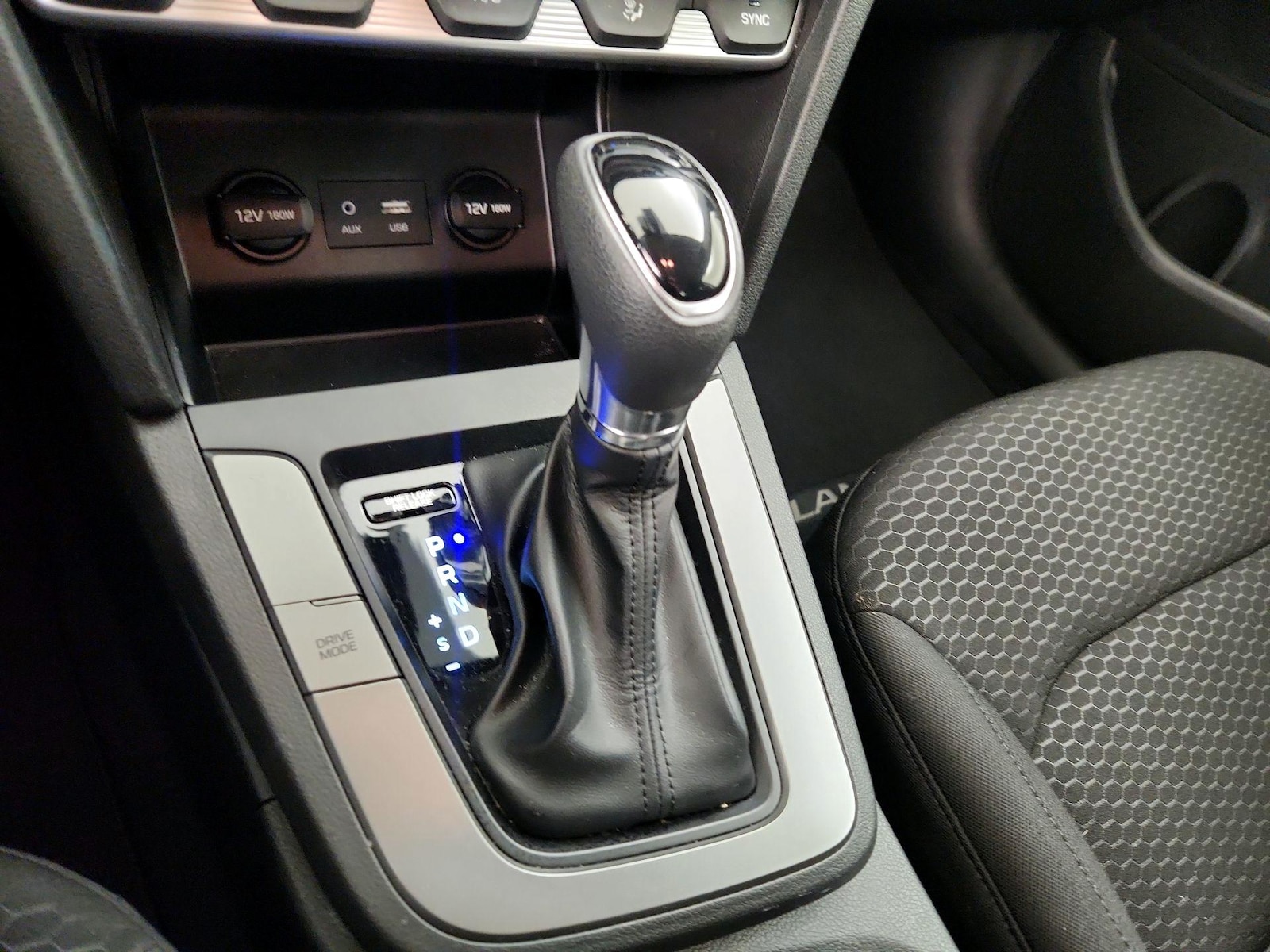2020 Hyundai Elantra SE - Photo 18
