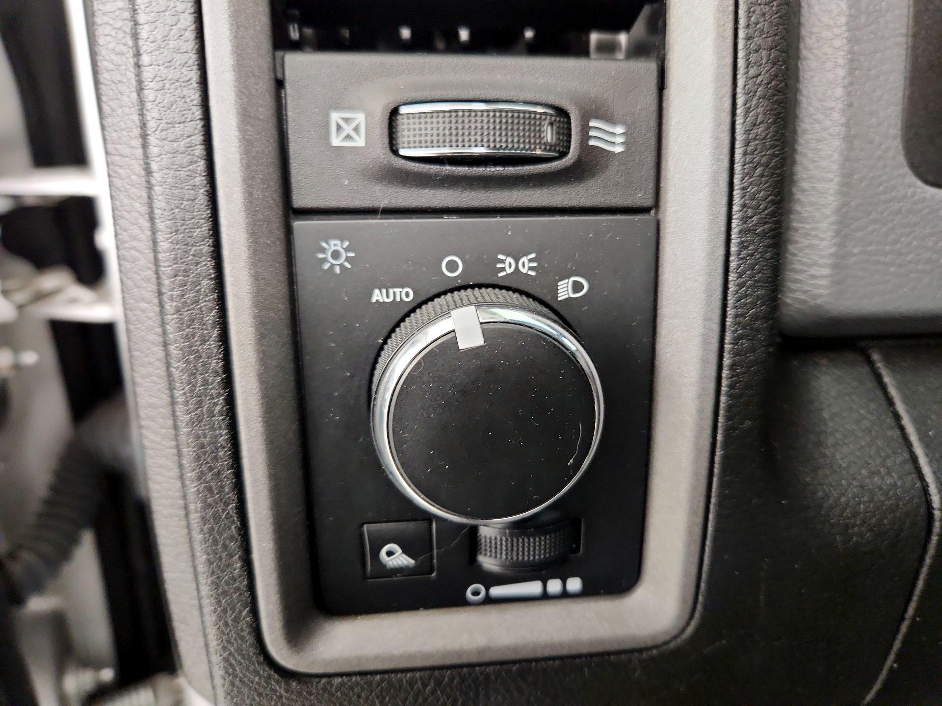 Thumbnail: 2019 RAM 1500 Classic - 13