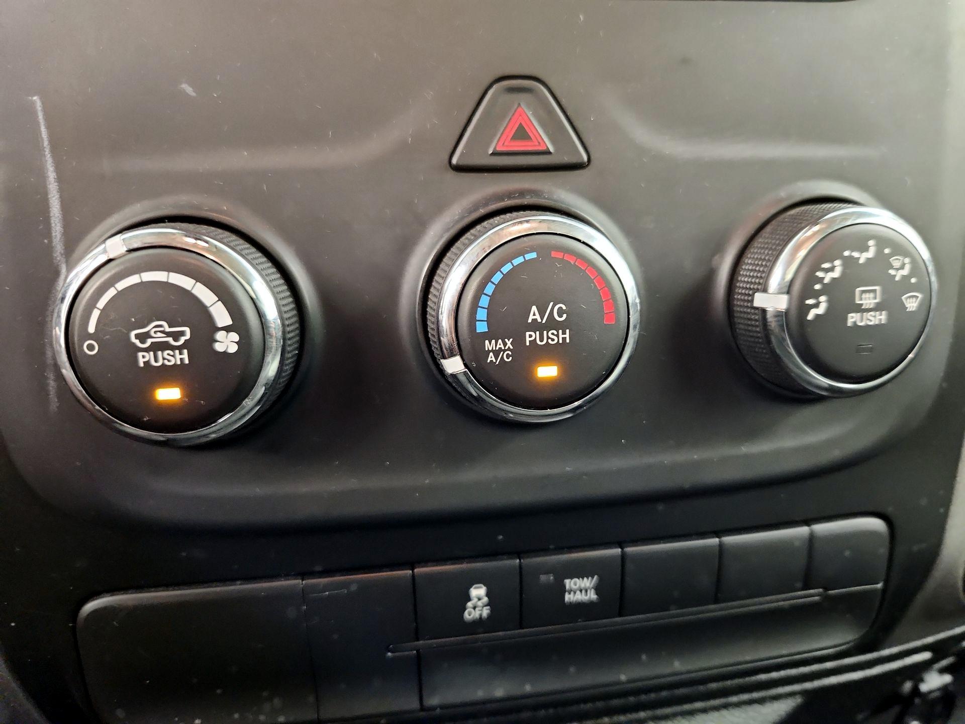 Thumbnail: 2019 RAM 1500 Classic - 17