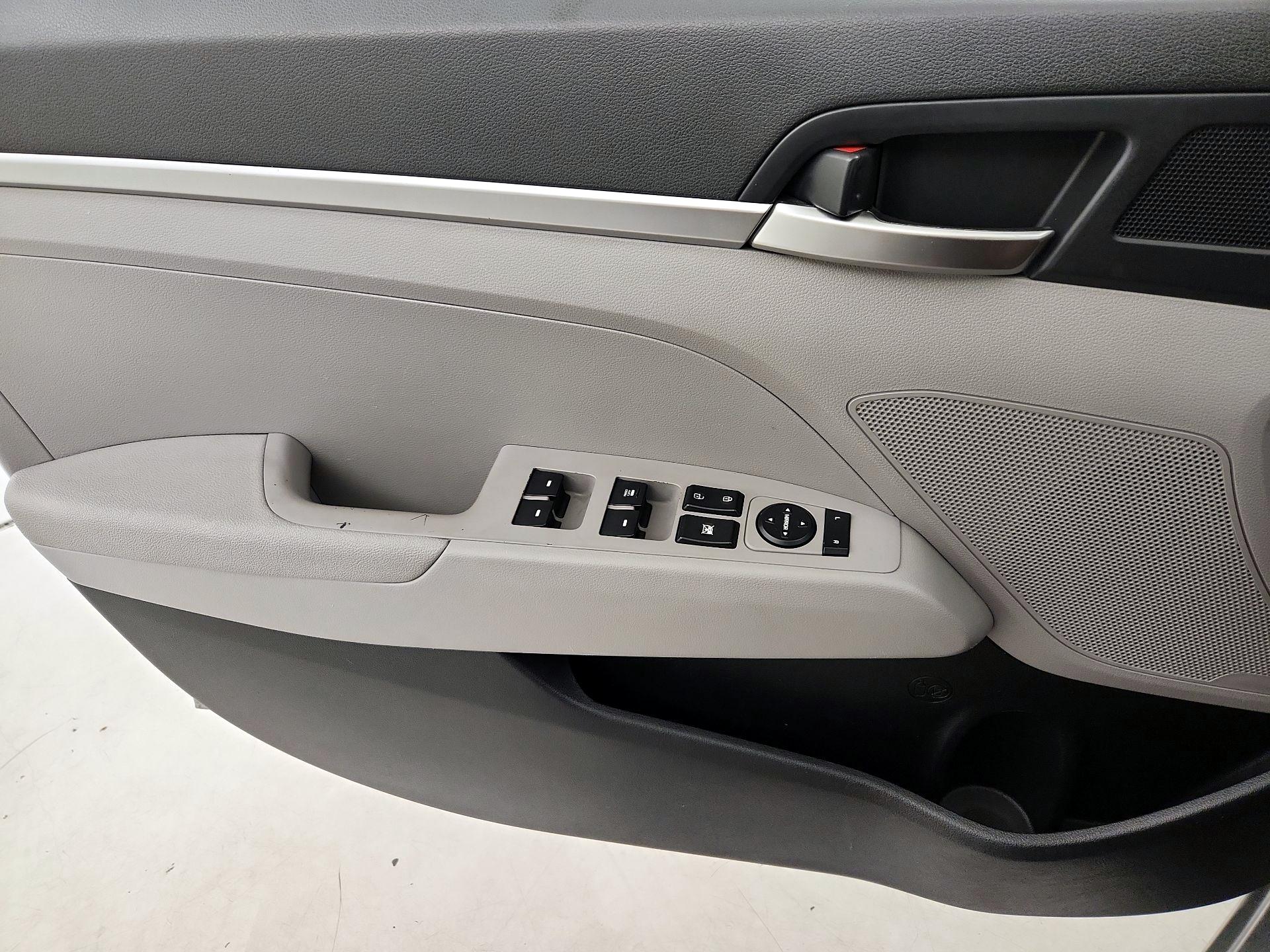 Thumbnail: 2020 Hyundai Elantra - 12