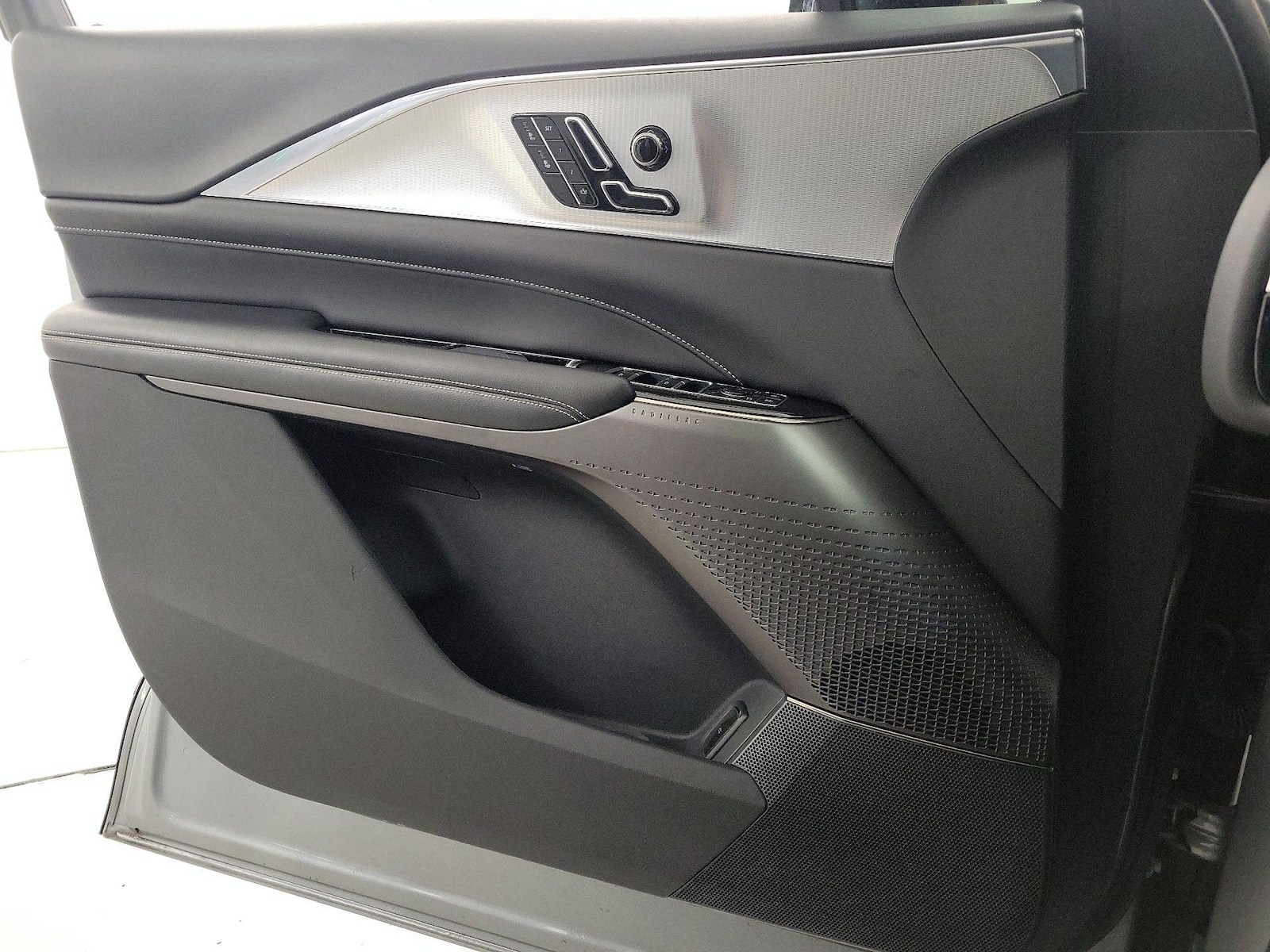 2024 Cadillac LYRIQ Tech - Photo 13