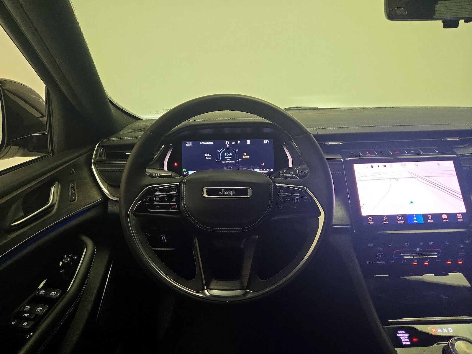 2023 Jeep Grand Cherokee Overland - Photo 11